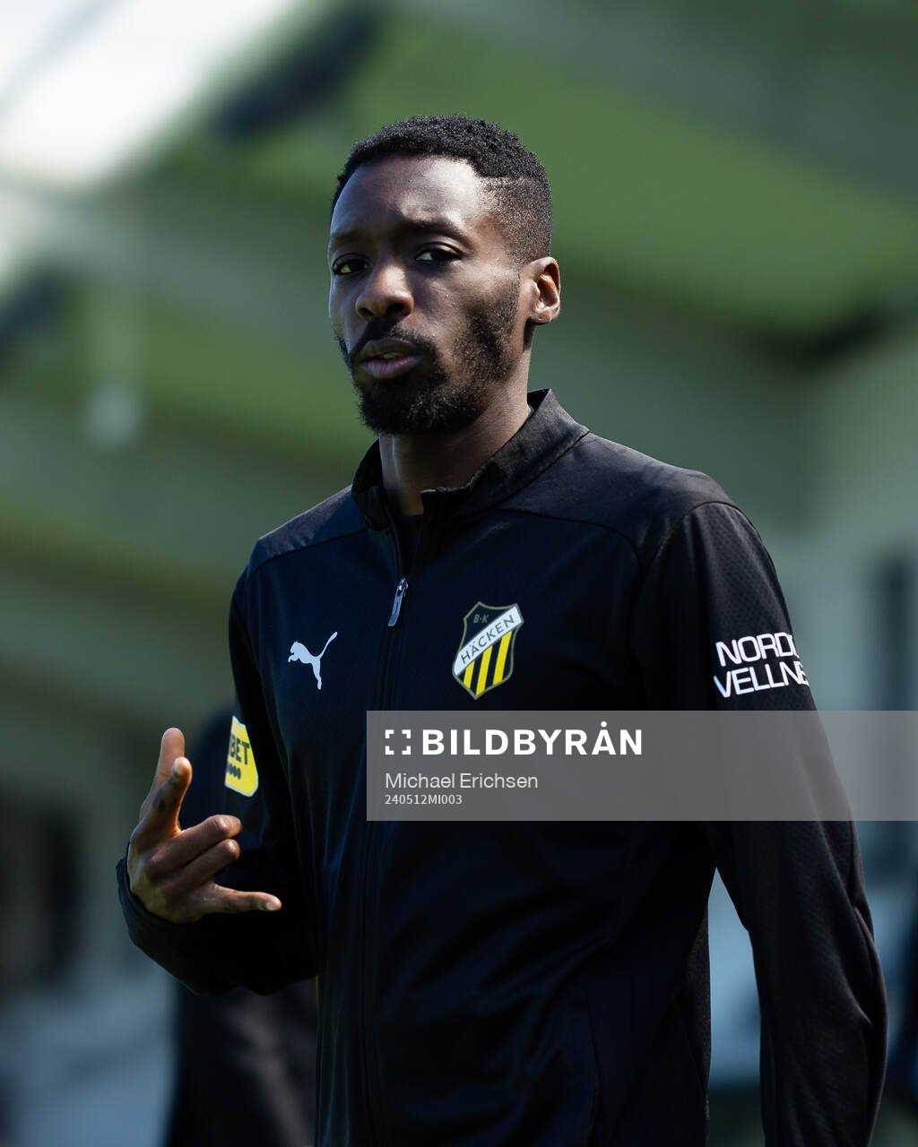 Häckens Blair Sebastian Turgott innan fotbollsmatchen i