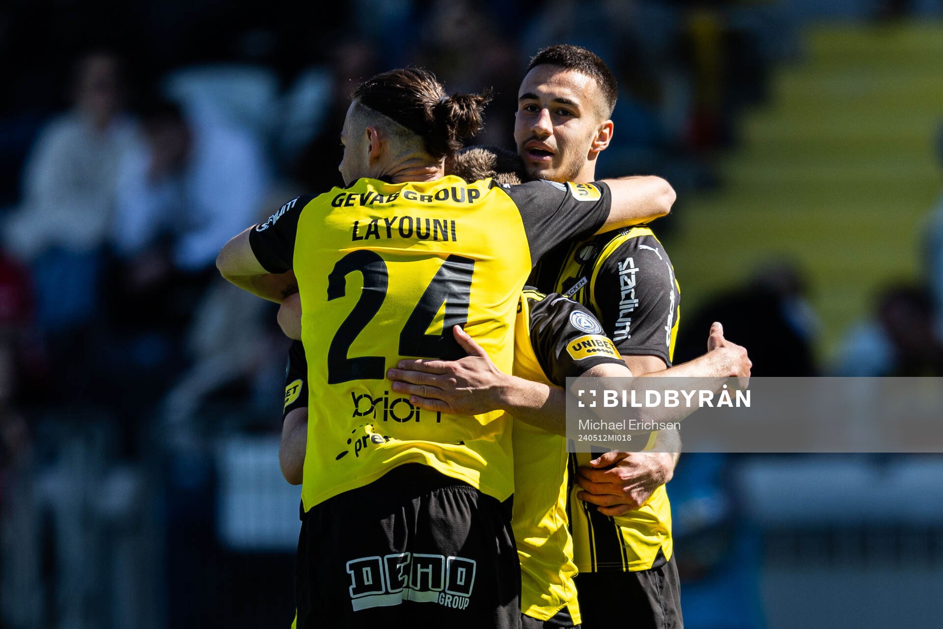 Häckens Srdjan Hrstic jublar med Amor Layouni