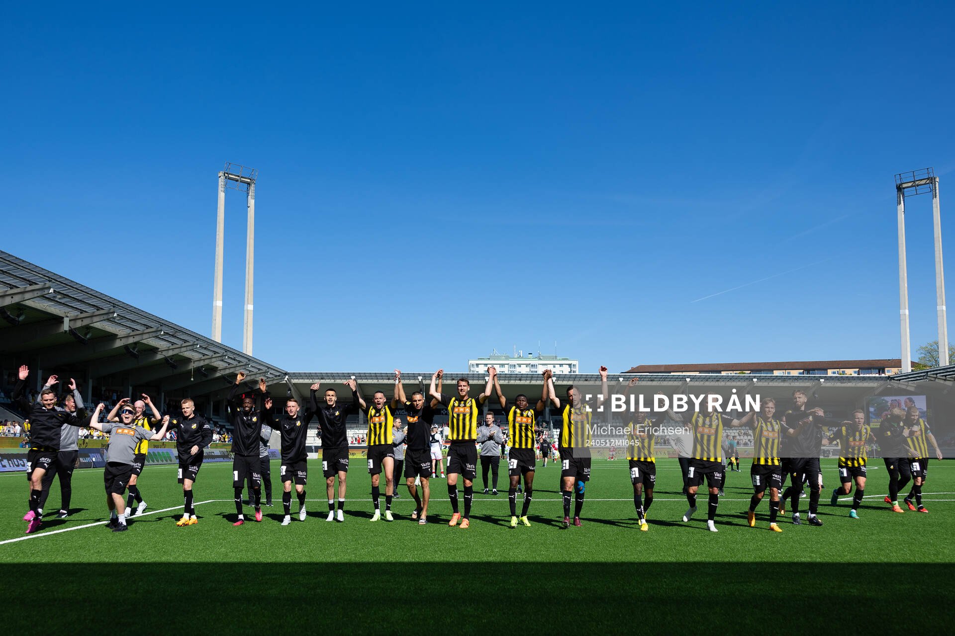 Häckens spelare jublar