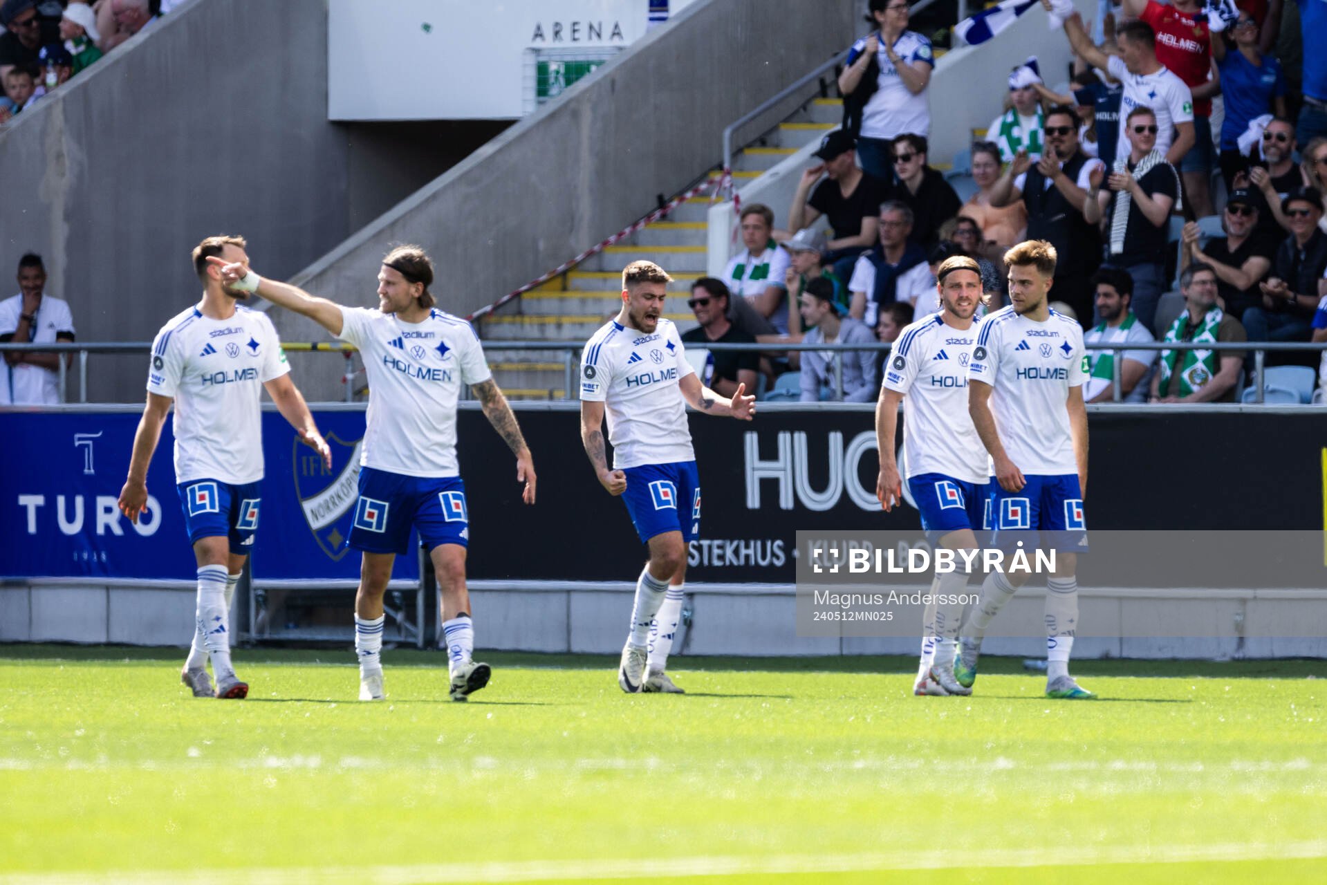 IFK Norrköpings Tim Prica jublar med lagkamrater