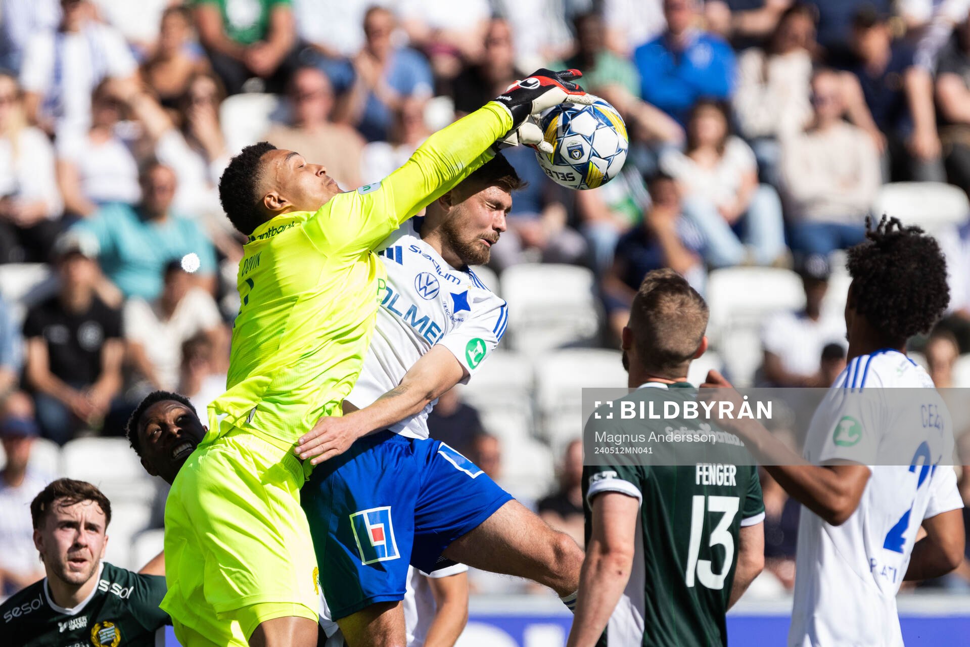 Hammarbys målvakt Oliver Dovin och IFK Norrköpings Tim