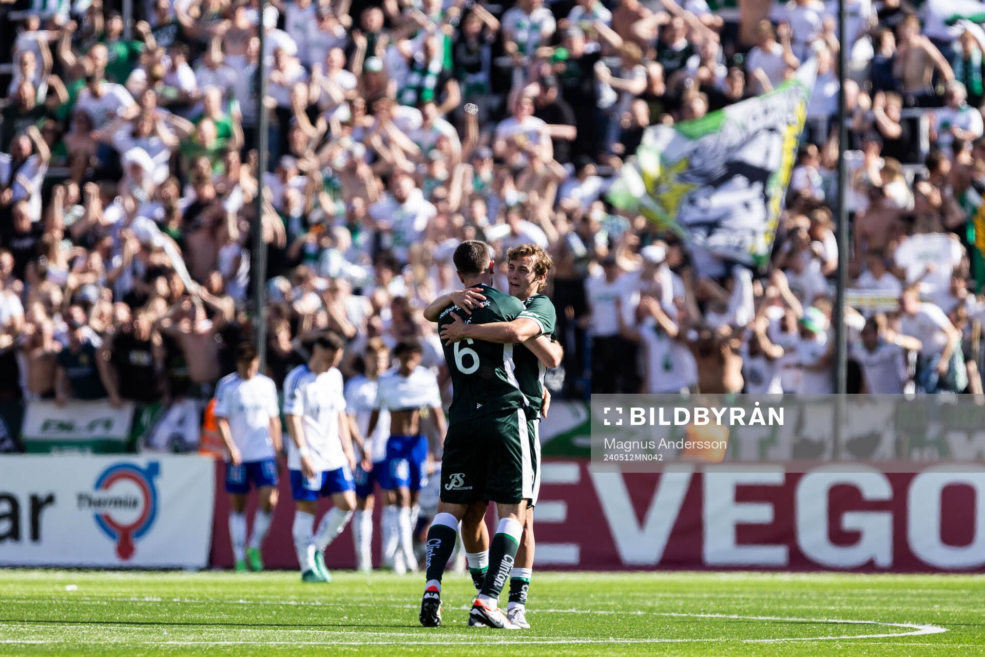 Hammarbys Pavle Vagic och Hampus Skoglund jublar