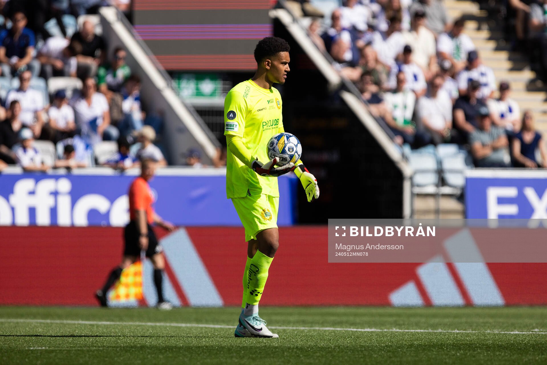 Hammarbys målvakt Oliver Dovin