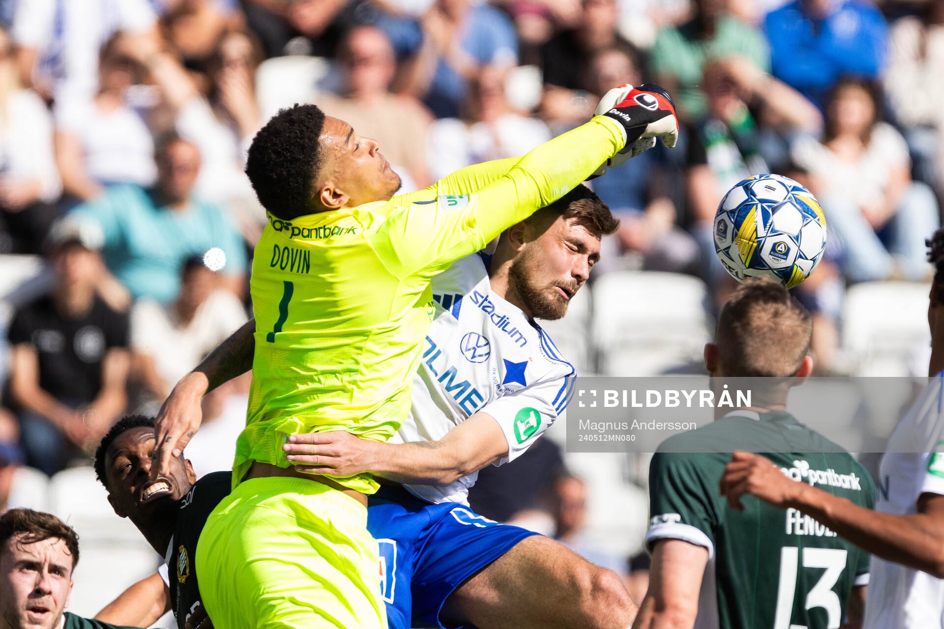 Hammarbys målvakt Oliver Dovin och IFK Norrköpings Tim