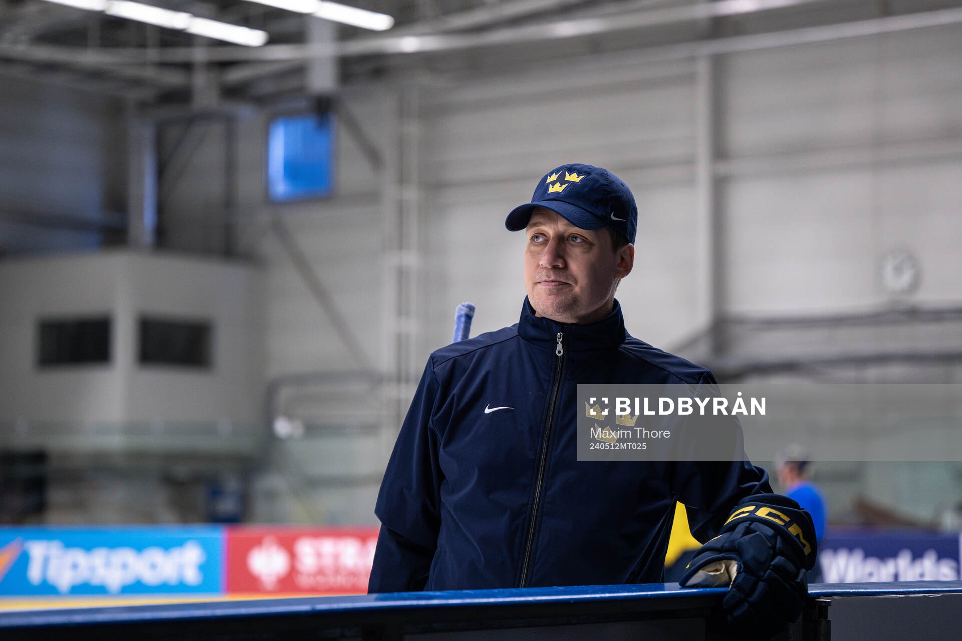 Head coach Sam Hallam of Sweden at a practice session