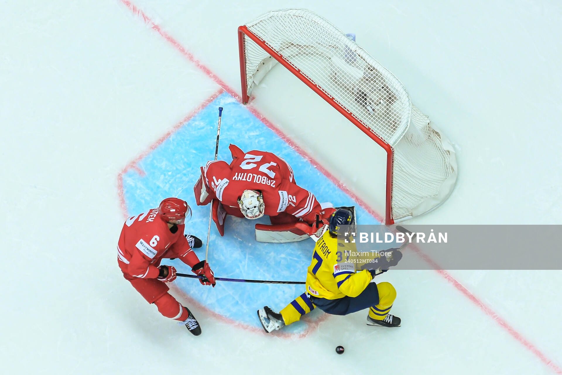 Arkadiusz Kostek and goaltender David Zabolotny of Poland