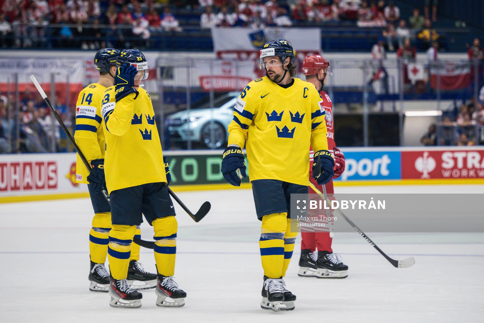 Lucas Raymond and Erik Karlsson of Sweden