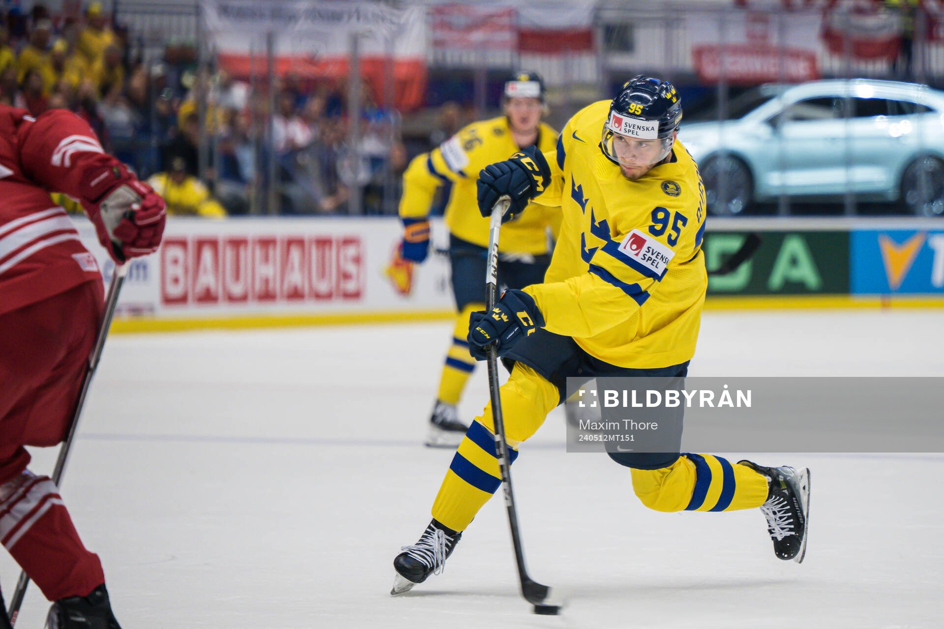 André Burakovsky of Sweden scores 4-1