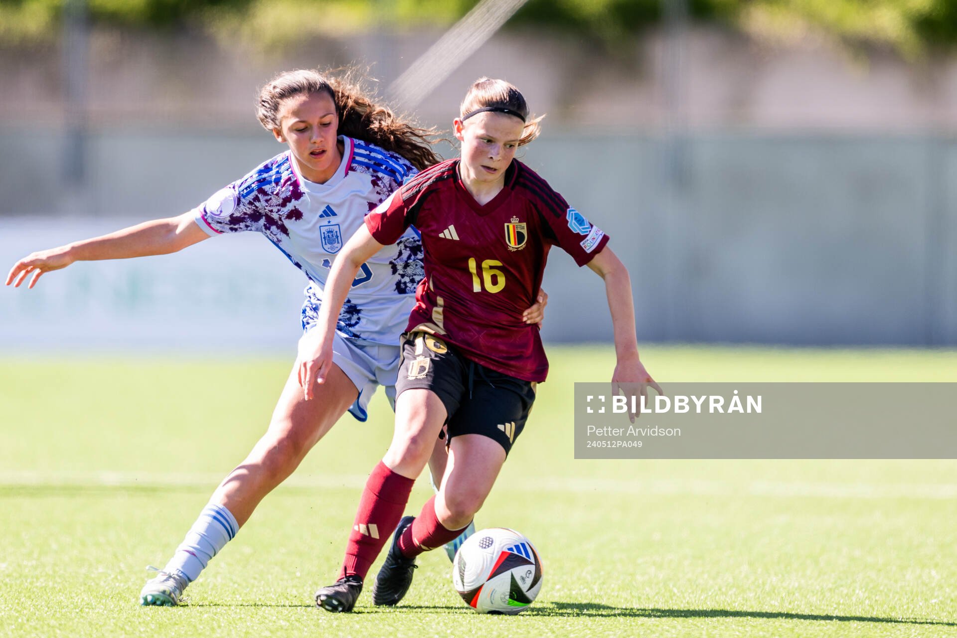 Silvia Fernandez of Spain and Fleur Heyman of Belgium
