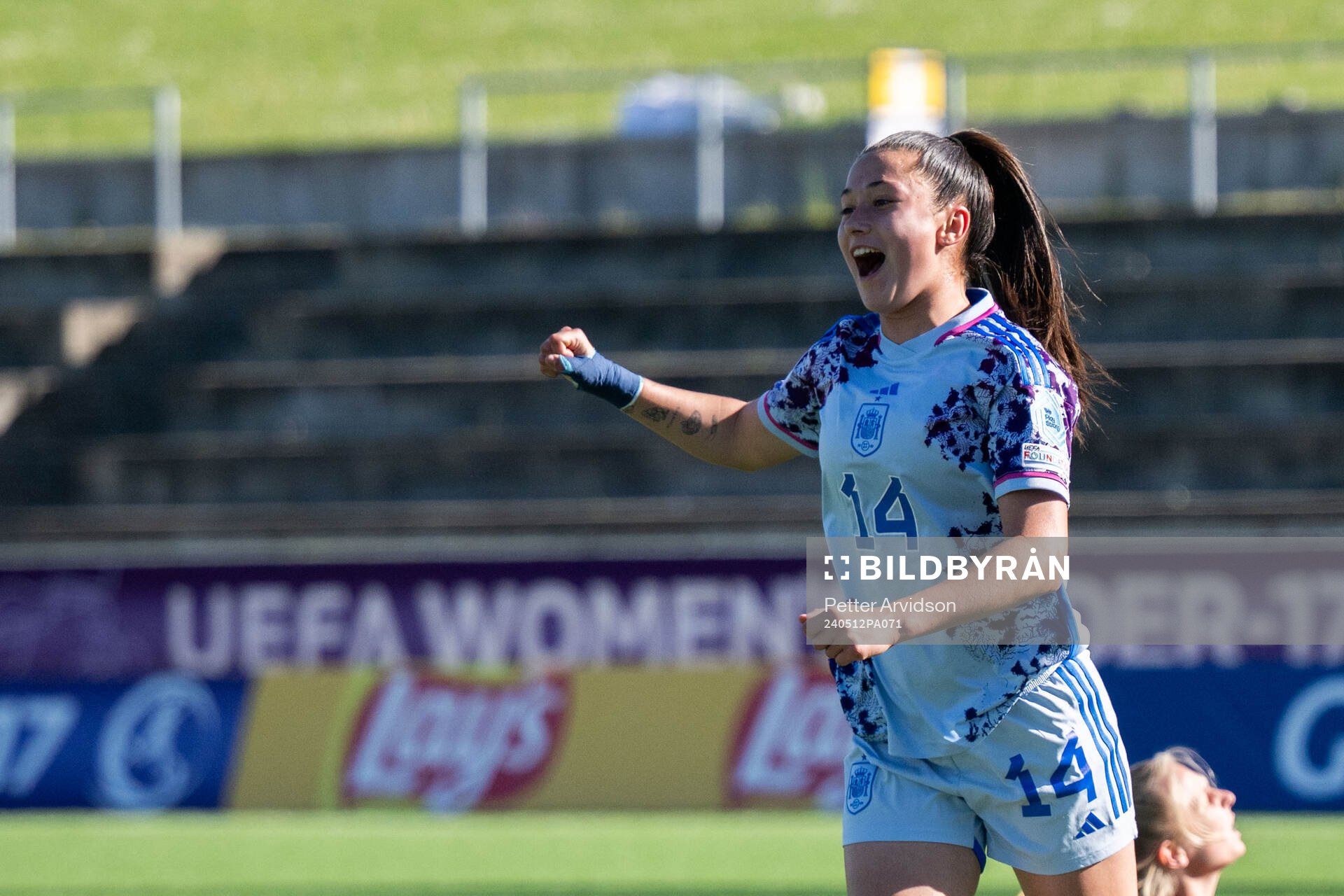 Lua Calo of Spain celebrates