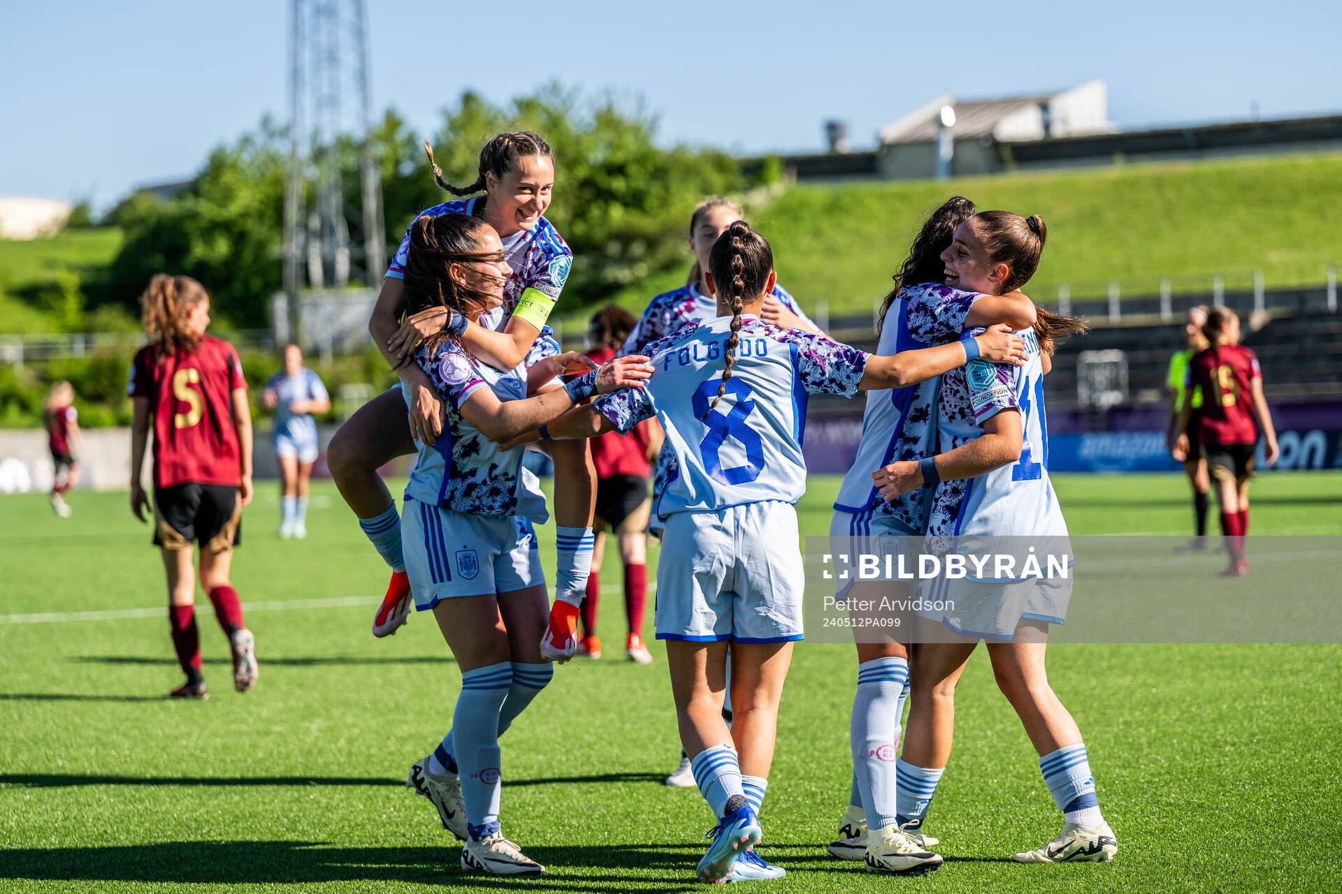 Alba Cerrato celebrate with Lua Calo of Spain