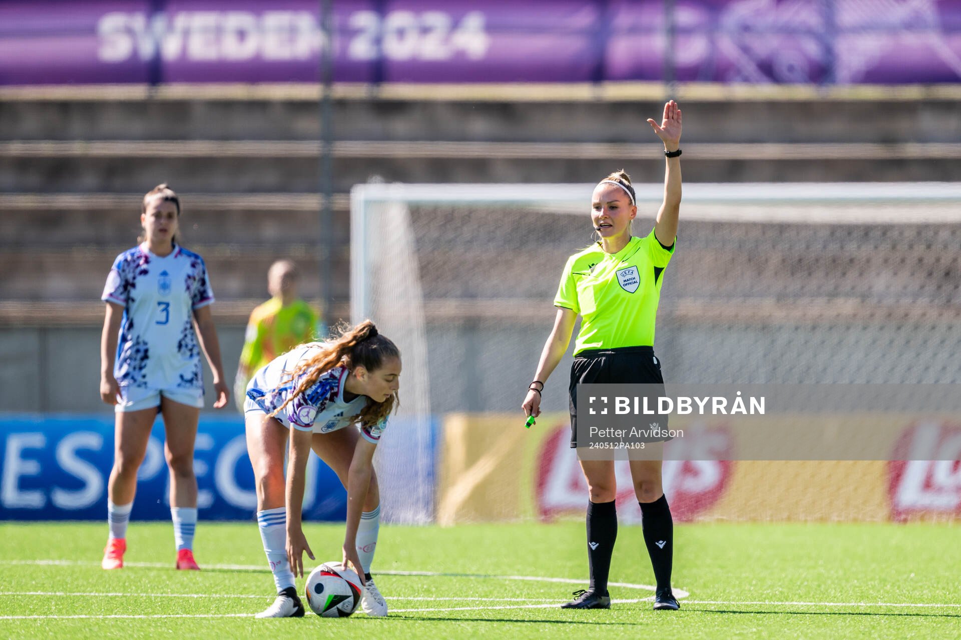 Referee Fabienne Miche