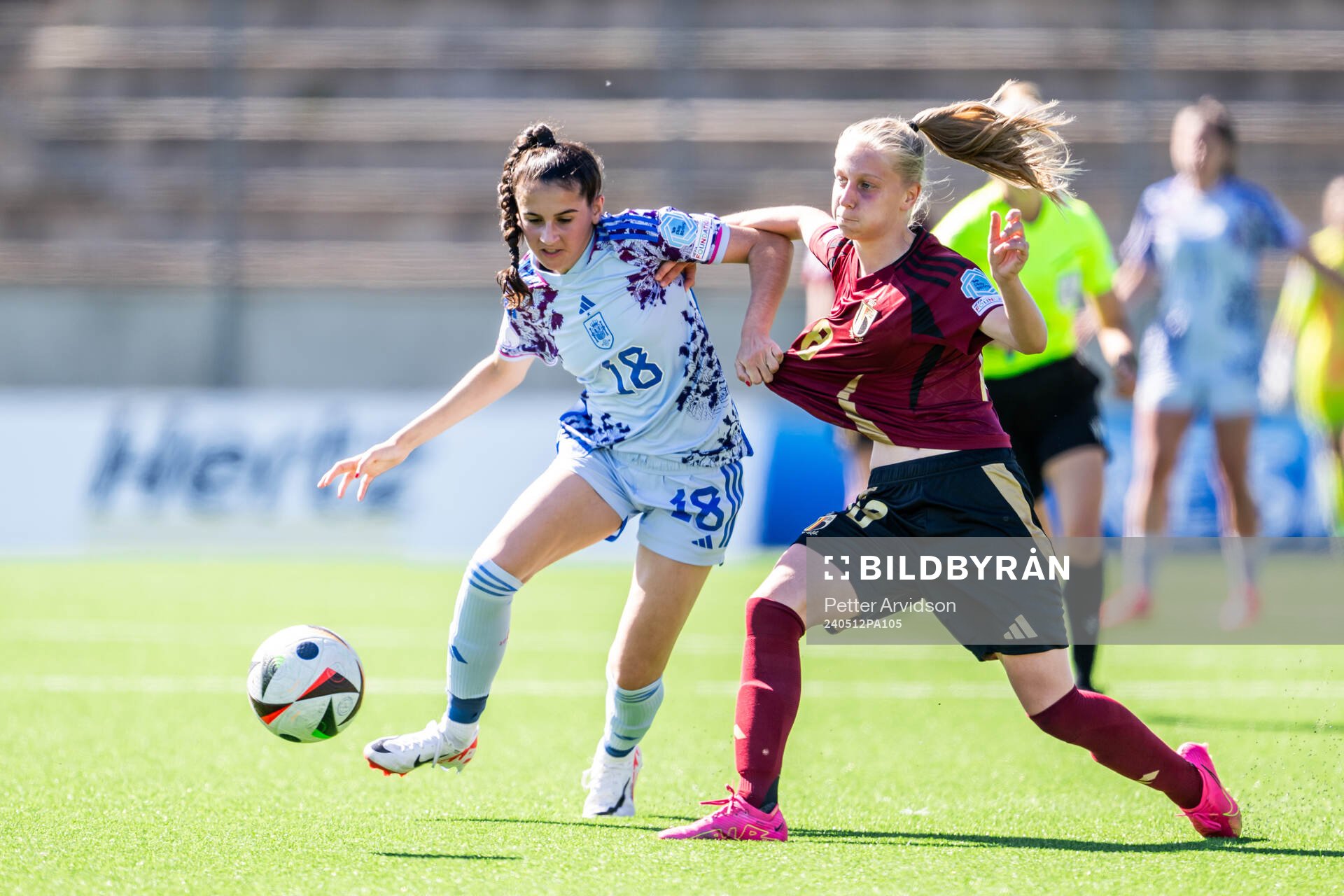 Lucia Rivas of Spain and Febe Van Herreweghe of Belgium