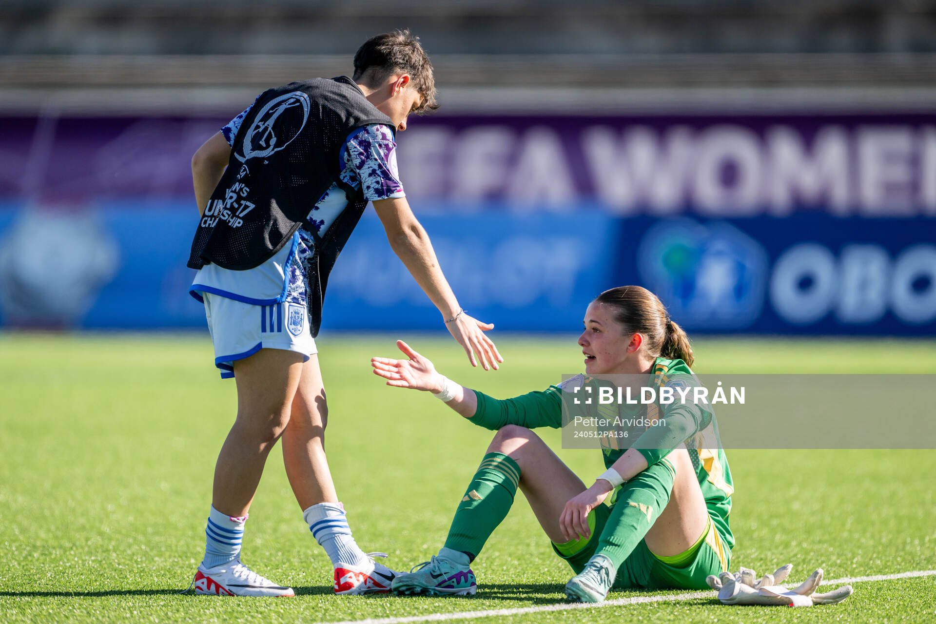 Emma Moreno of Spain and goalkeeper Aude Waldbillig of