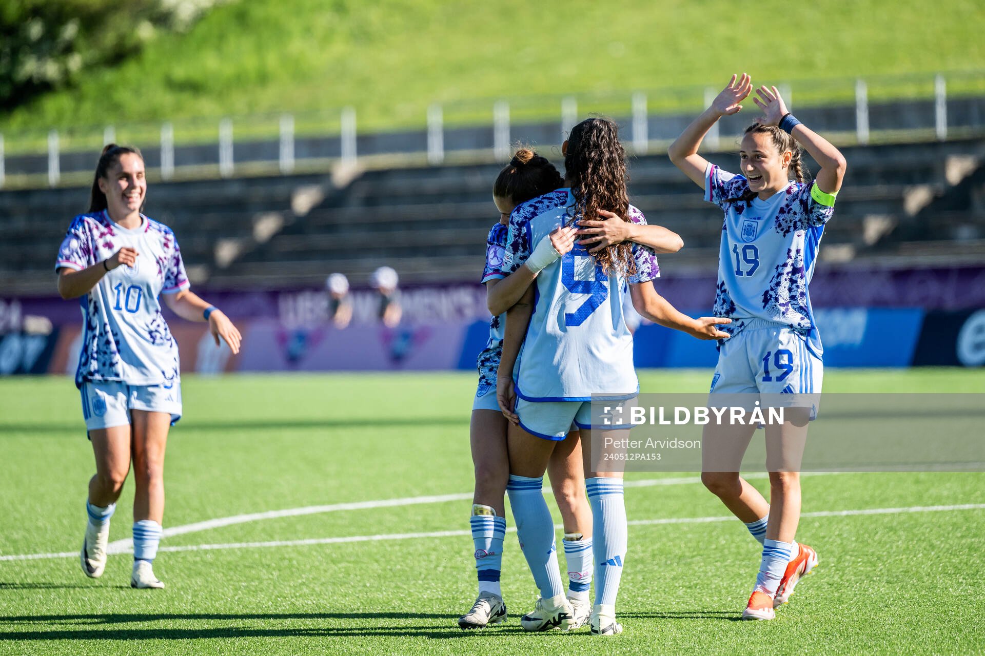 Celia Segura of Spain celebrate with Alba Cerrato