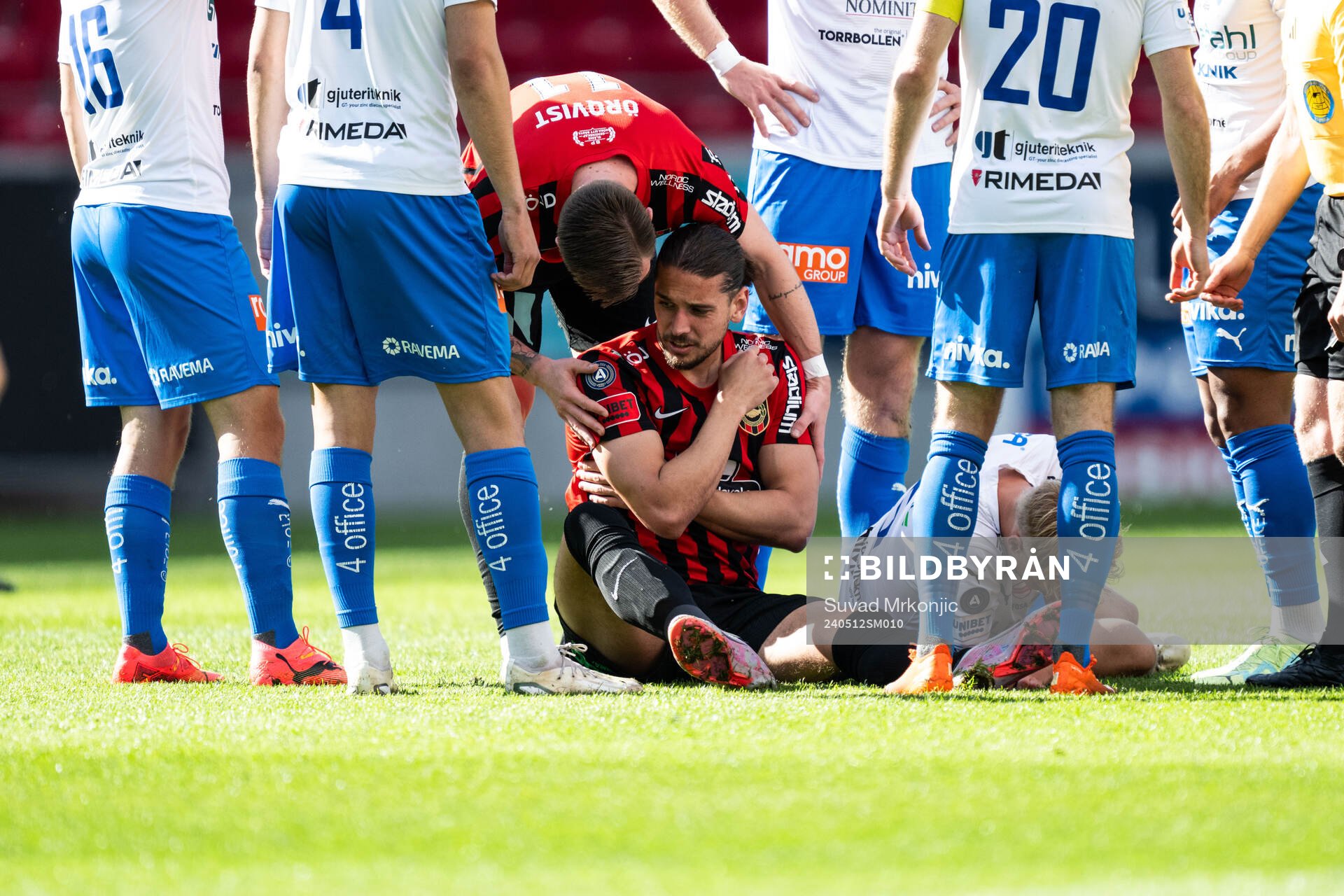 Brommapojkarnas Nikola Vasic och Värnamos Victor Larsson
