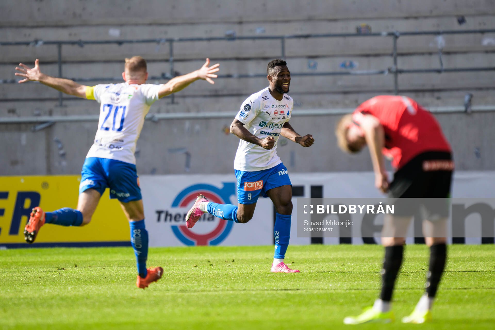 Värnamos Johnbosco Samuel Kalu jublar