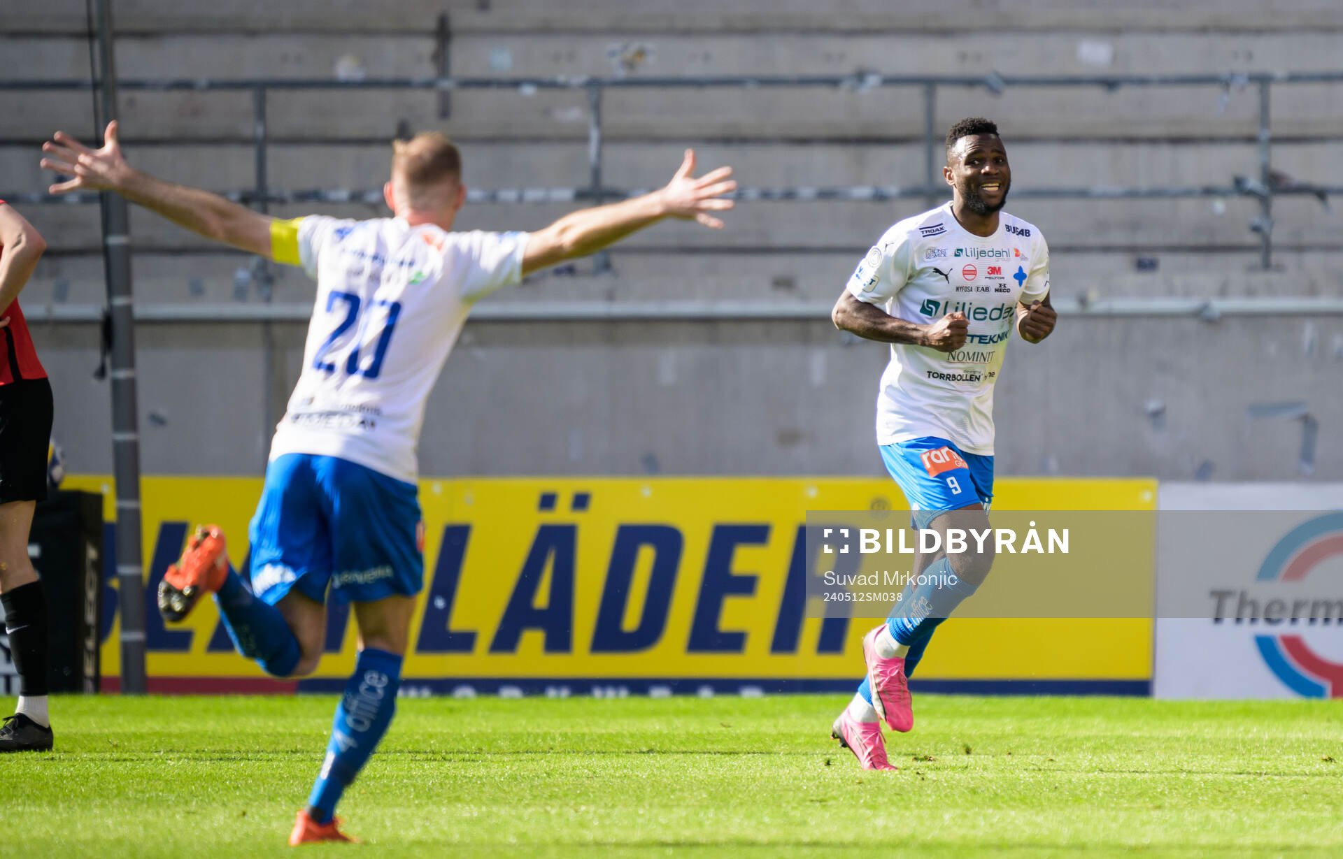 Värnamos Johnbosco Samuel Kalu jublar