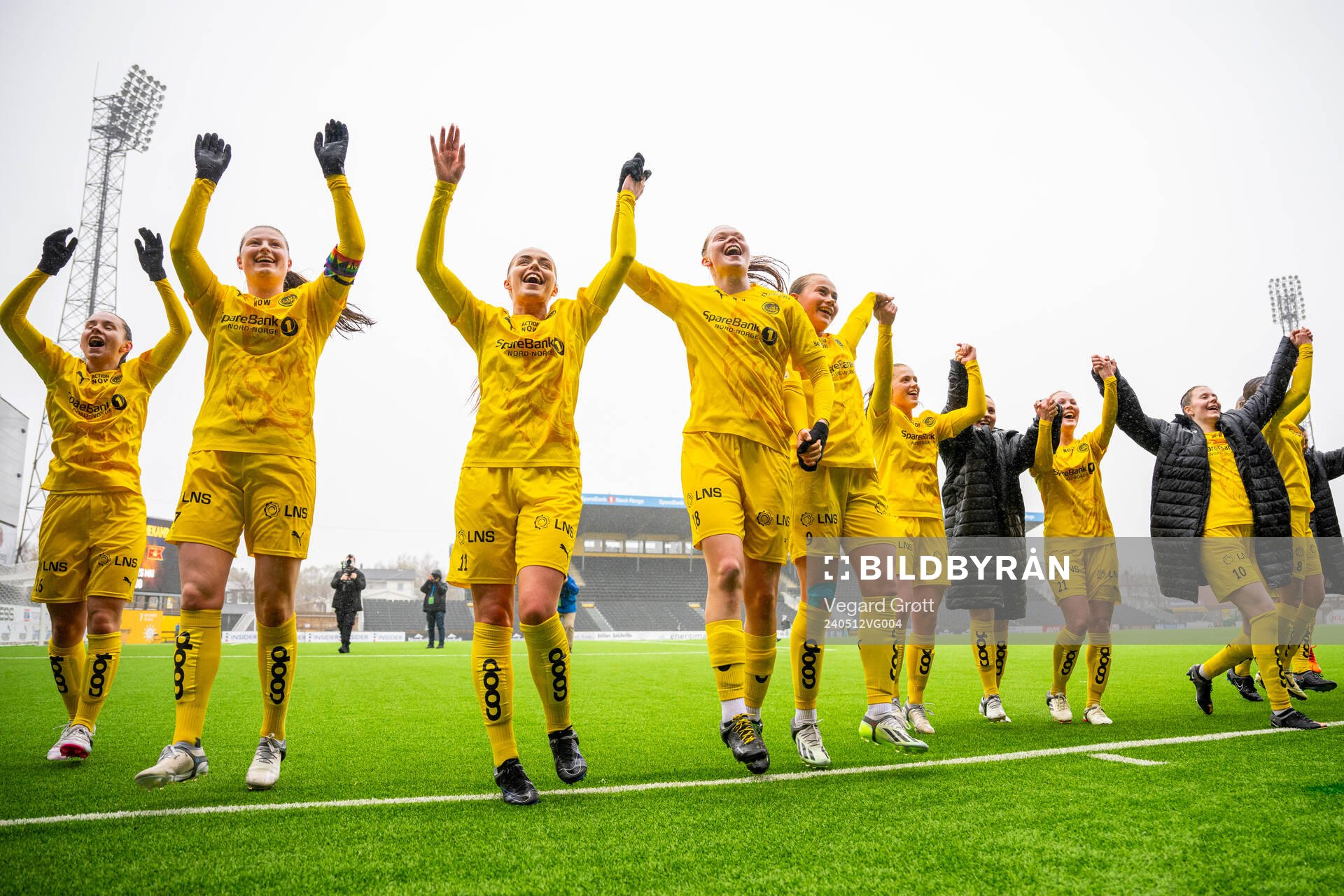 Cecilie Falch, Andrea Karoline Nymo Holmstrøm, Anna Isabella Johansen, Lise Højsted Dissing and players of Bodø/Glimt celebrate after the 1. division football match between Bodø/Glimt and TIL 2020 on May 12, 2024 in Bodø.