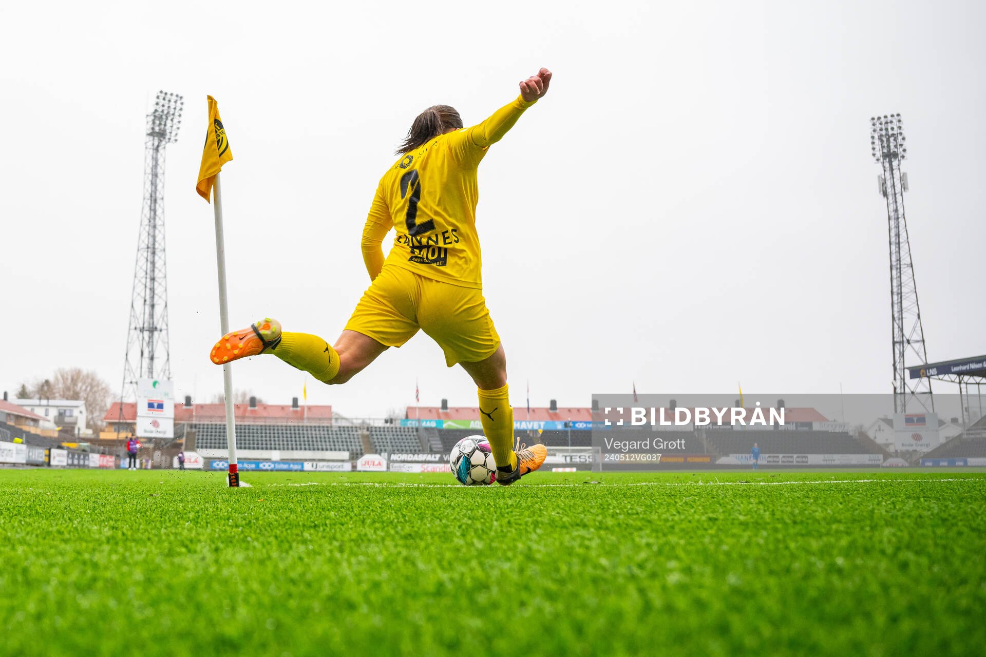 Amie Sannes of Bodø/Glimt takes a corner kick