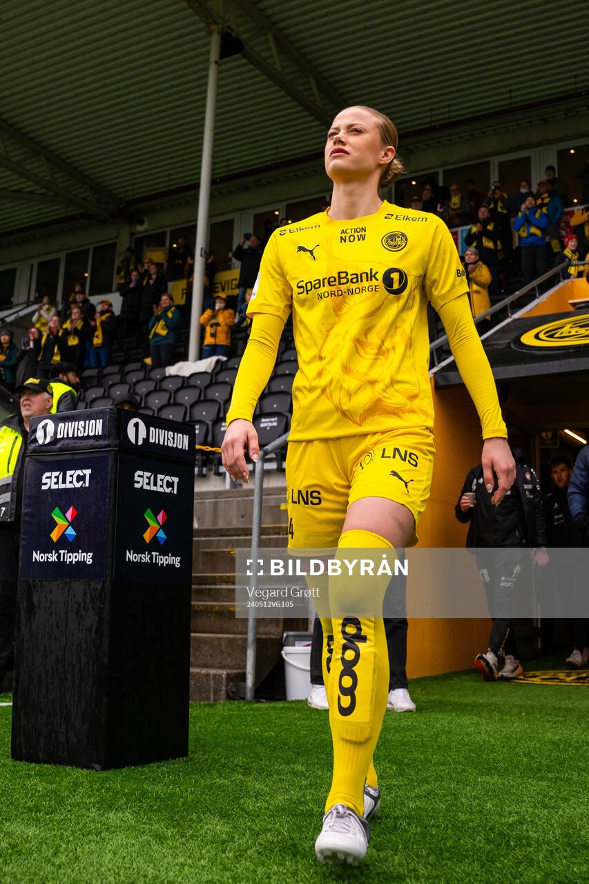 Sara Elise Berg of Bodø/Glimt enters the pitch