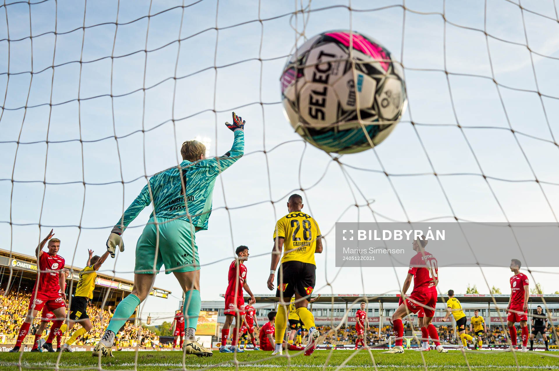 Erling Knudtzon of Lillestrøm scores a disallowed goal