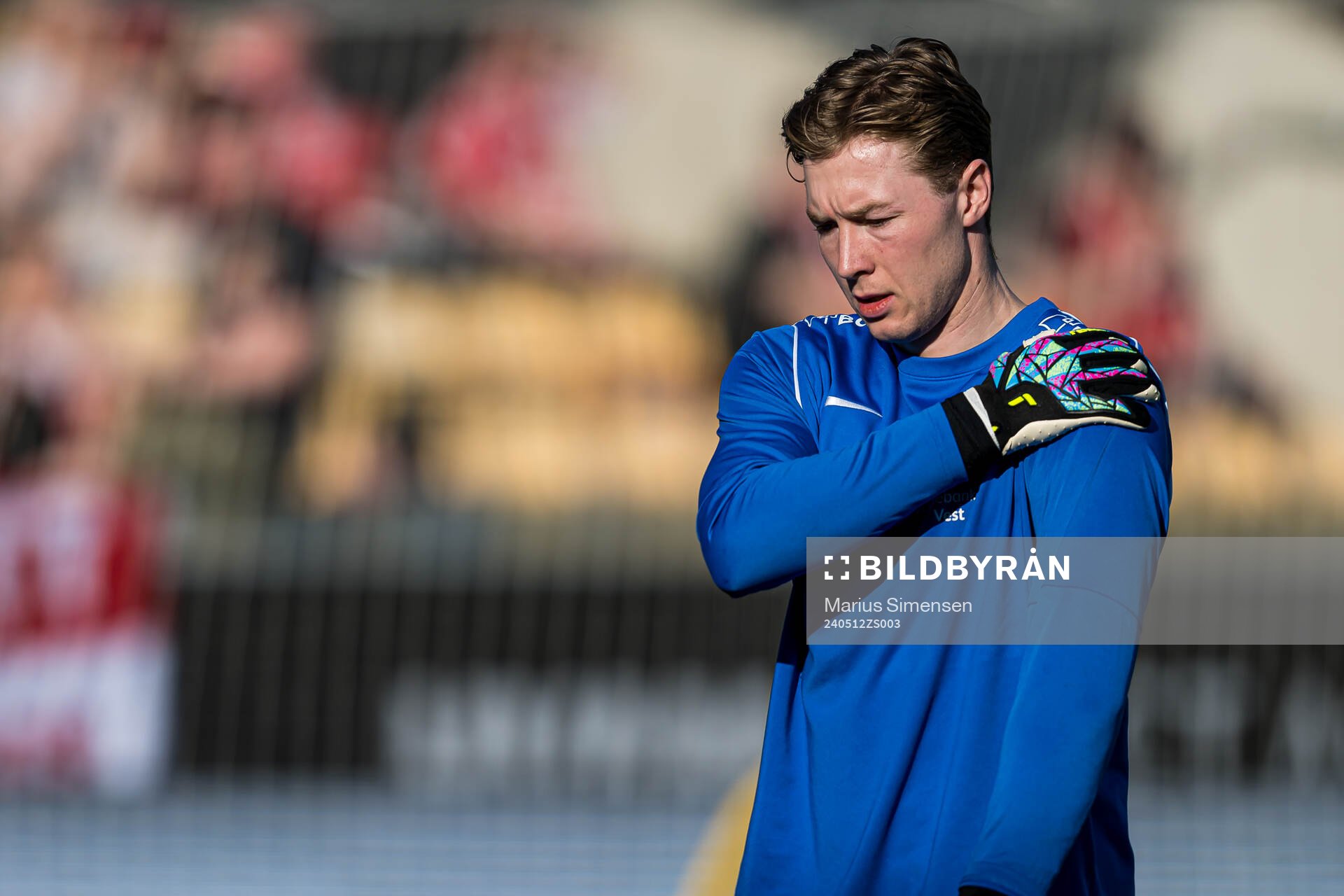 Mathias Dyngeland of Brann warms up