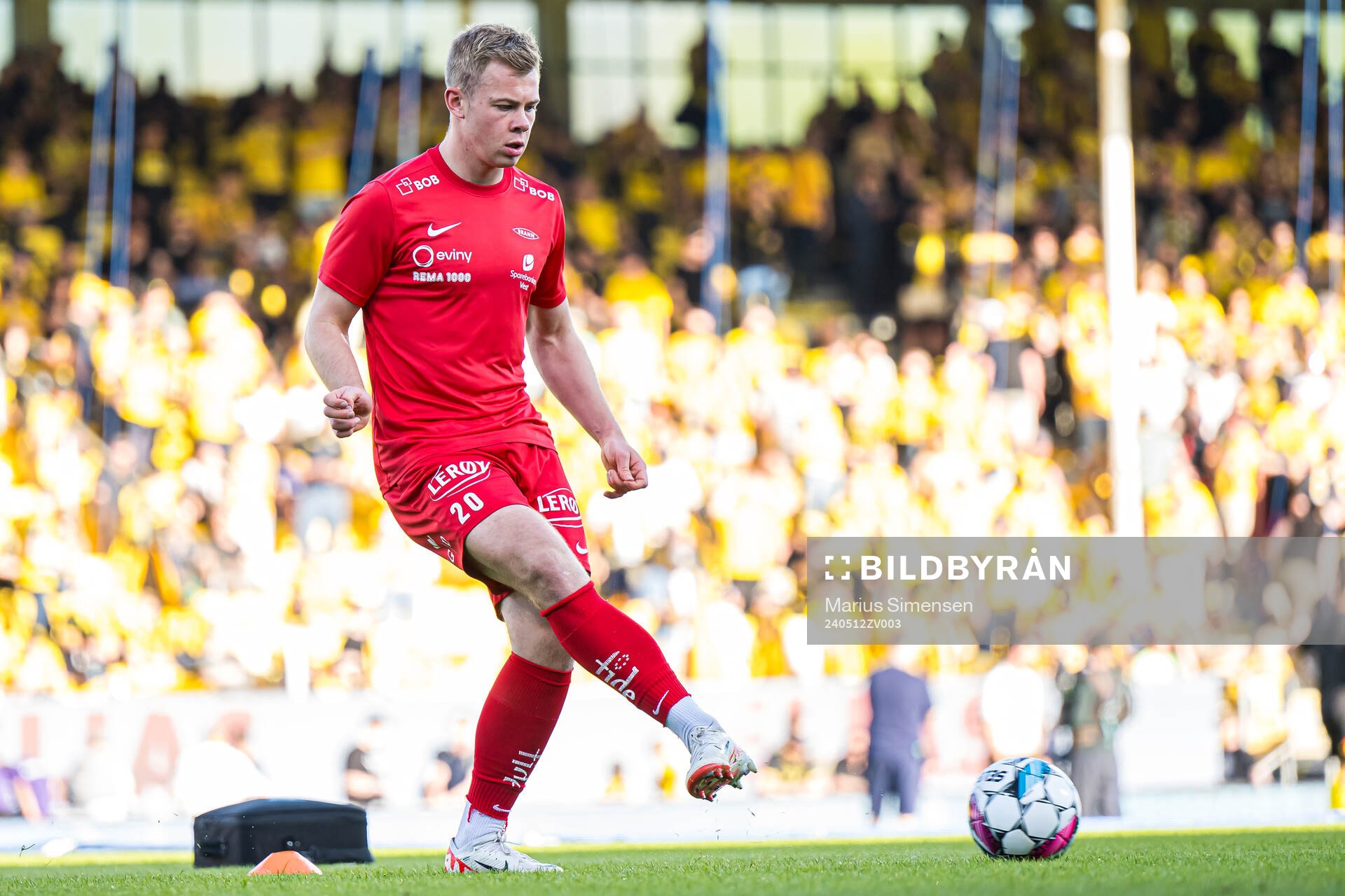 Aune Heggebø of Brann warms up