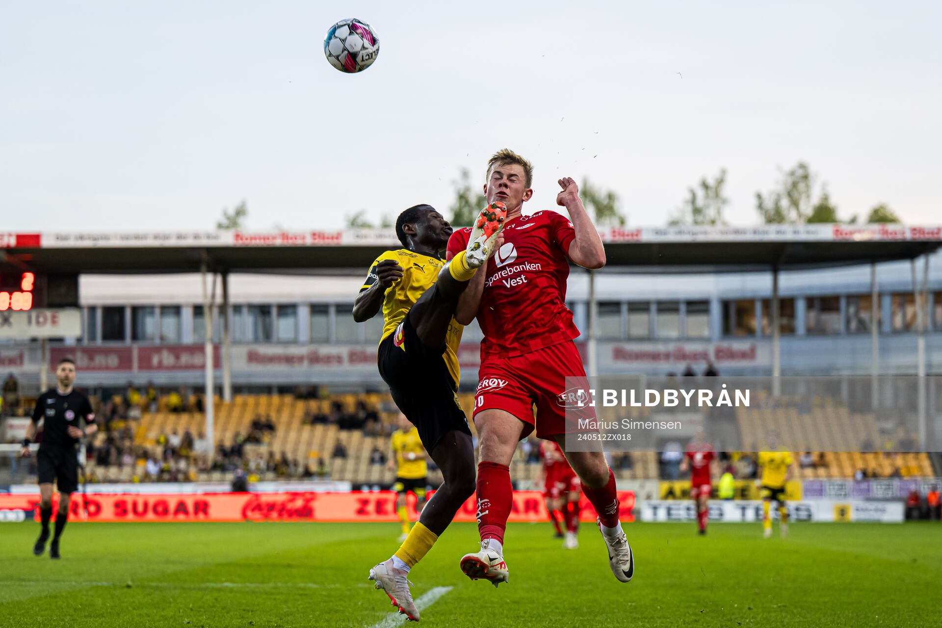 Uba Charles Nwokoma of Lillestrøm and Aune Heggebø of