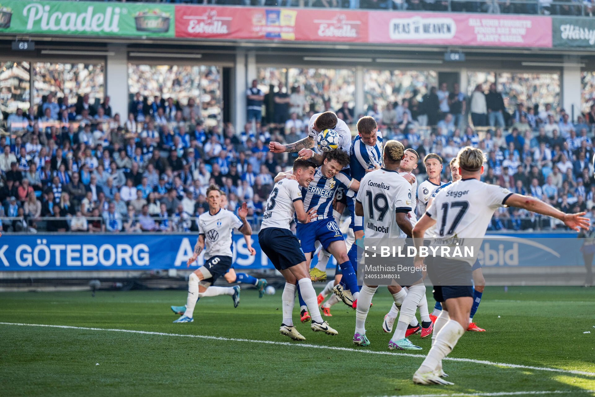 Malmö FFs Lasse Berg Johnsen och Pontus Jansson mot IFK