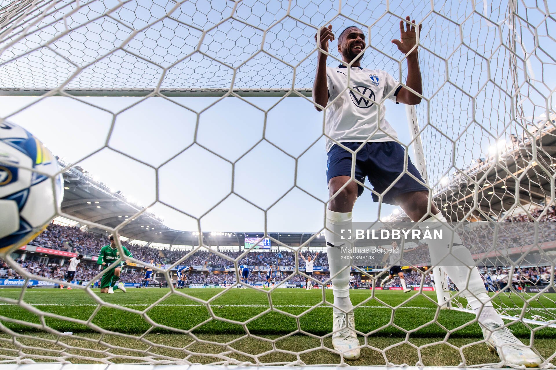 Malmö FFs Isaac Kiese Thelin jublar efter 0-3 under fotbollsmatchen i Allsvenskan mellan IFK Göteborg och Malmö FF den 13 maj 2024 i Göteborg.