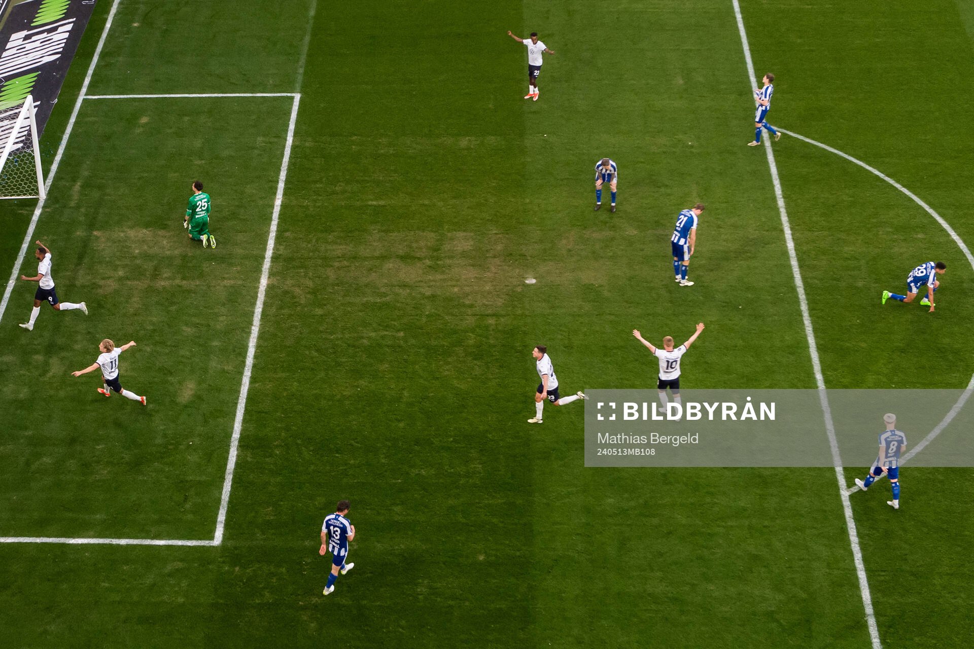 IFK Göteborgs målvakt Elis Bishesari deppar medan Malmö