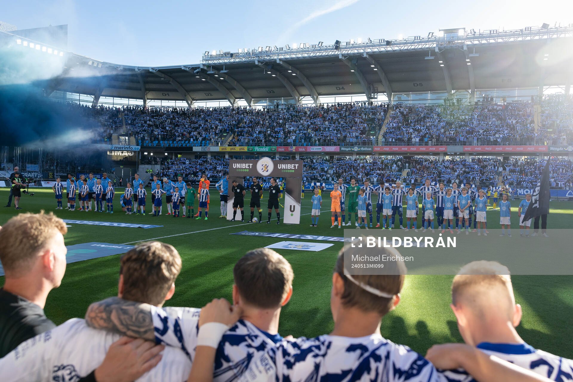 Lagen på line up innan fotbollsmatchen i Allsvenskan
