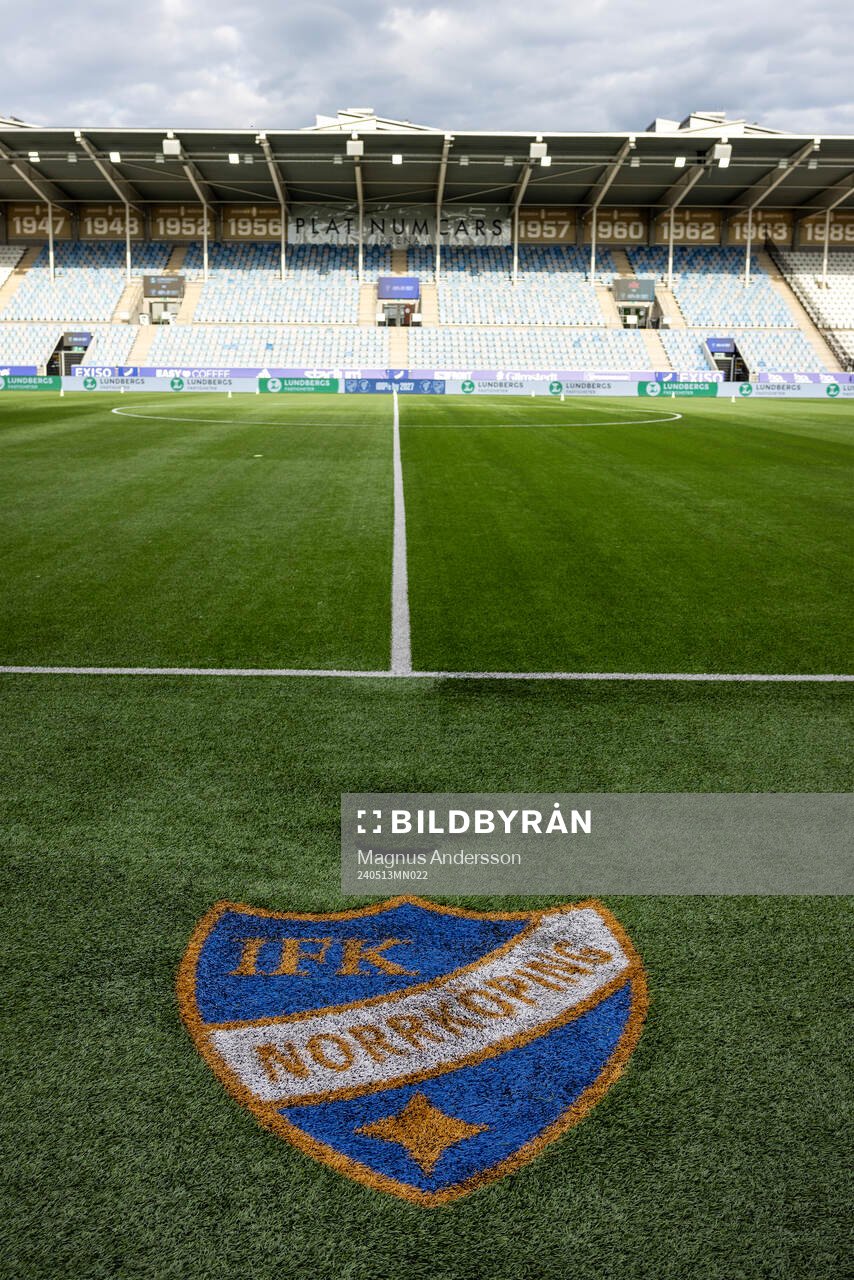 IFK Norrköpings klubbmärke på Platinumcars Arena