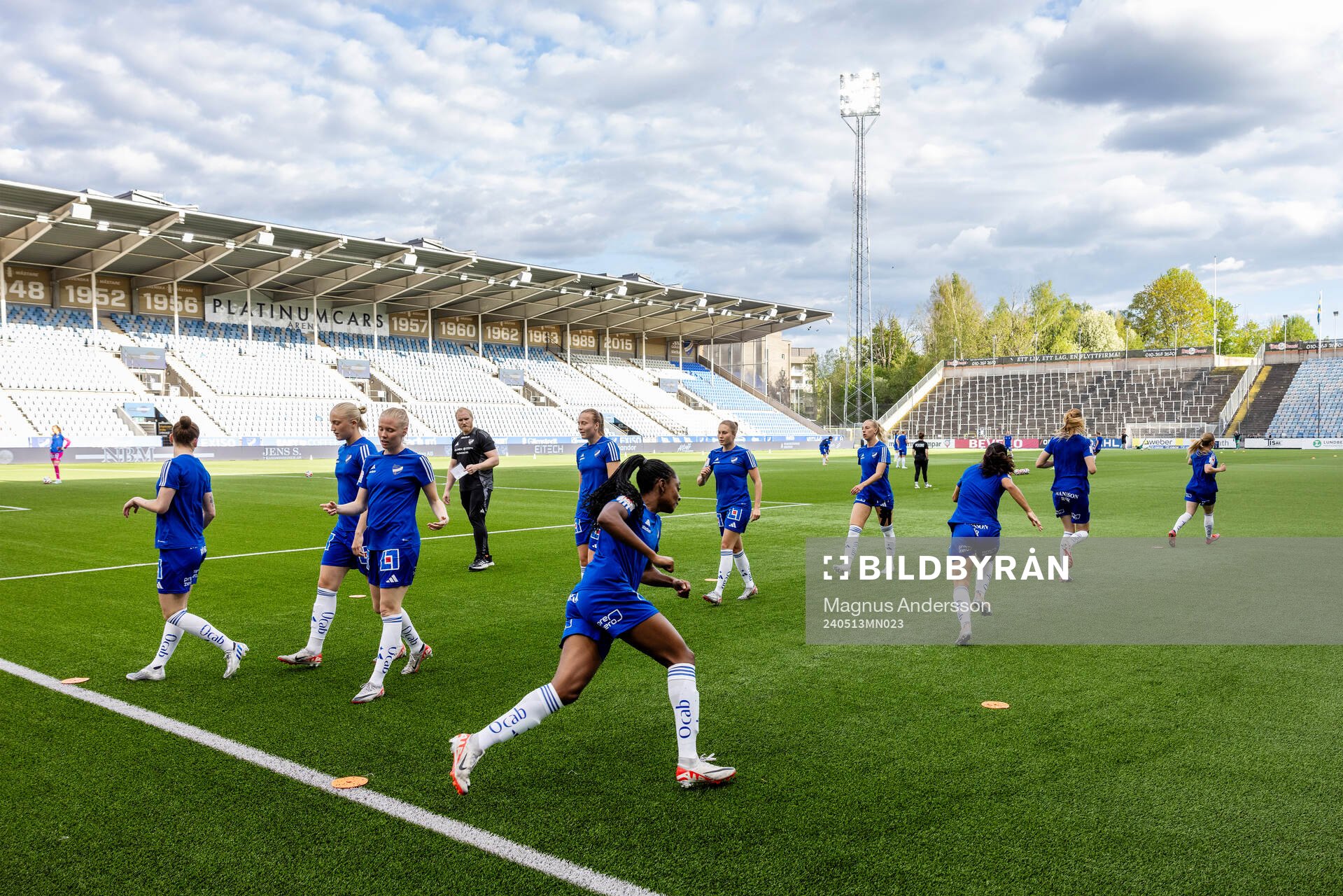 IFK Norrköpings spelare på uppvärmningen