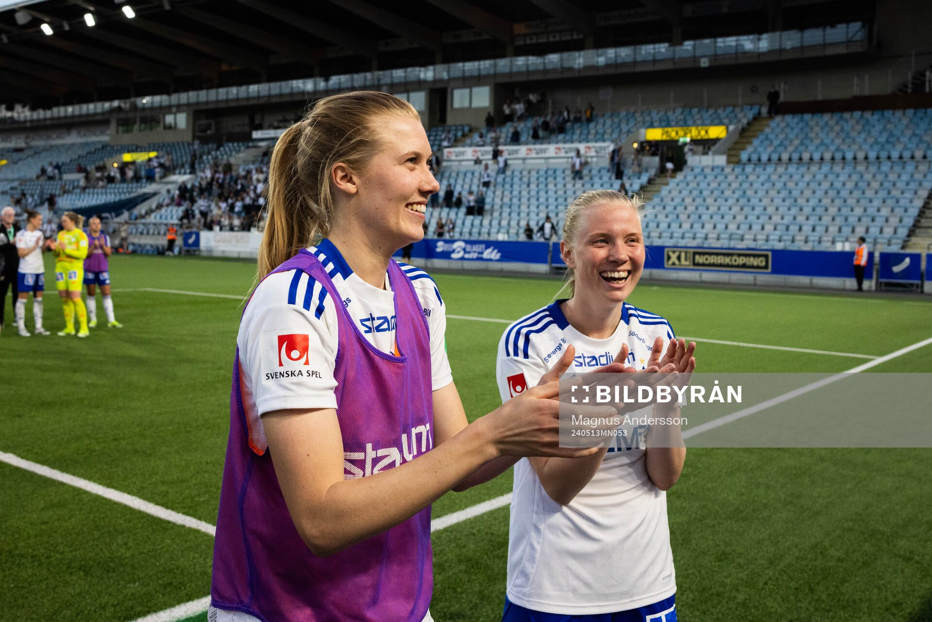 IFK Norrköpings Ebba Handfast och Elin Rombing jublar efter fotbollsmatchen i Damallsvenskan mellan IFK Norrköping och KIF Örebro den 13 maj 2024 i Norrköping.