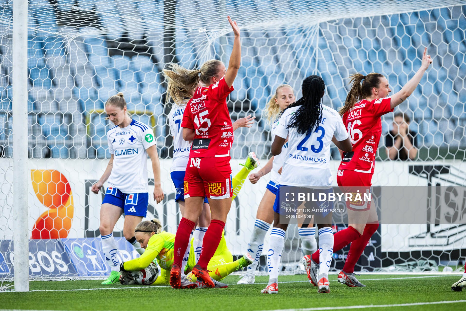 KIF Örebros Katla Maria Thordardottir jublar