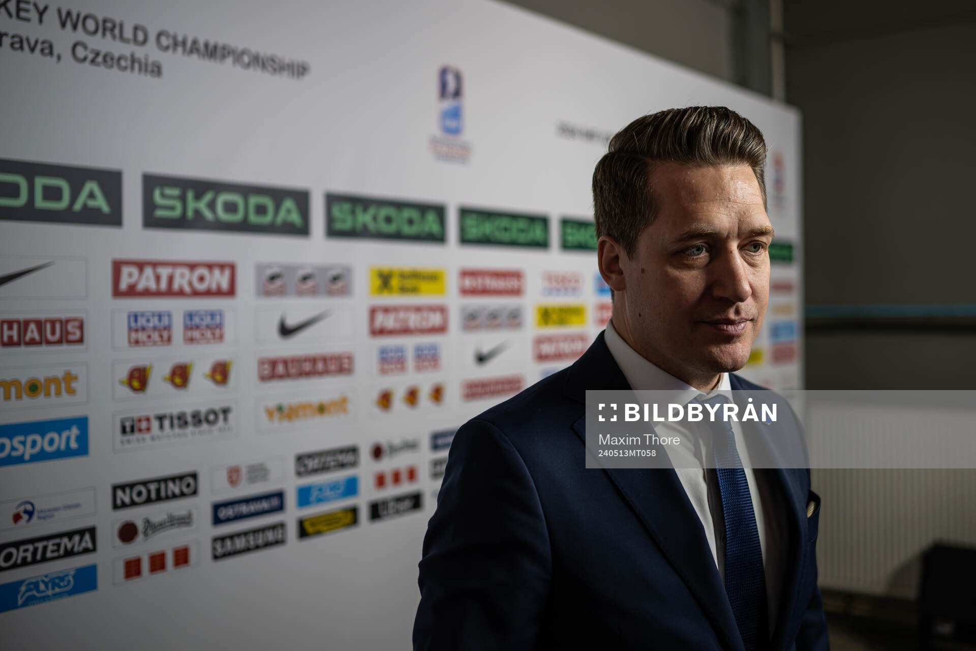 Head coach Sam Hallam of Sweden