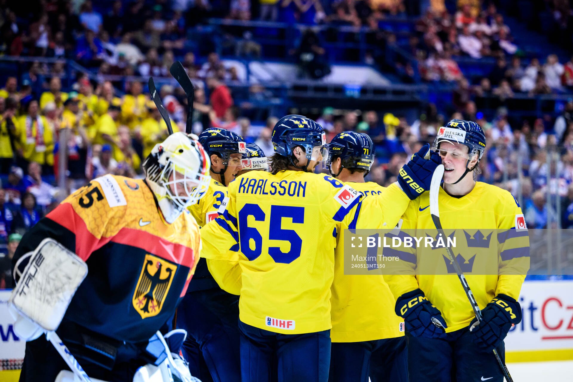 Erik Karlsson and Fabian Zetterlund of Sweden