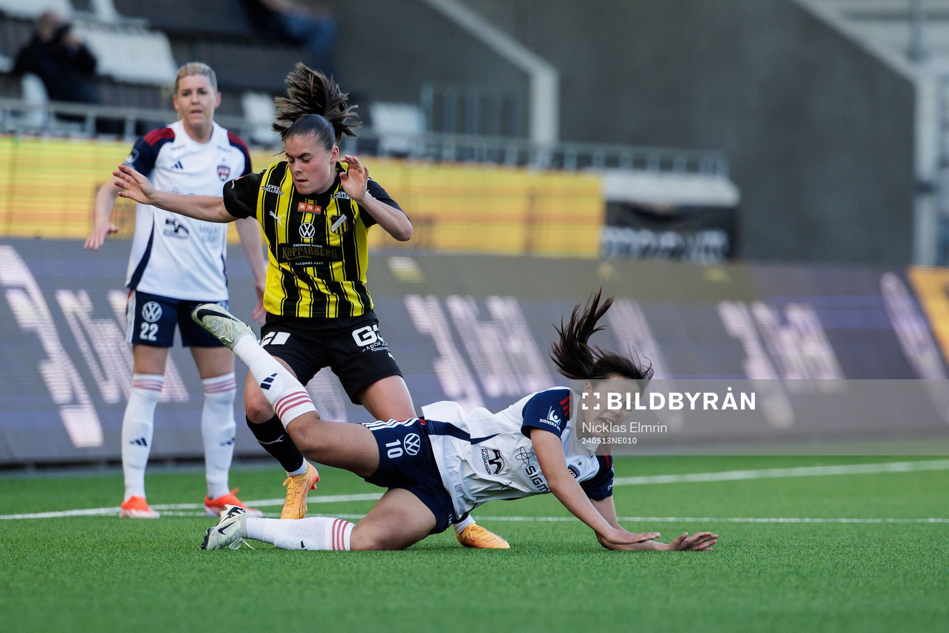 Häckens Hanna Wijk och FC Rosengårds Momoko Tanikawa