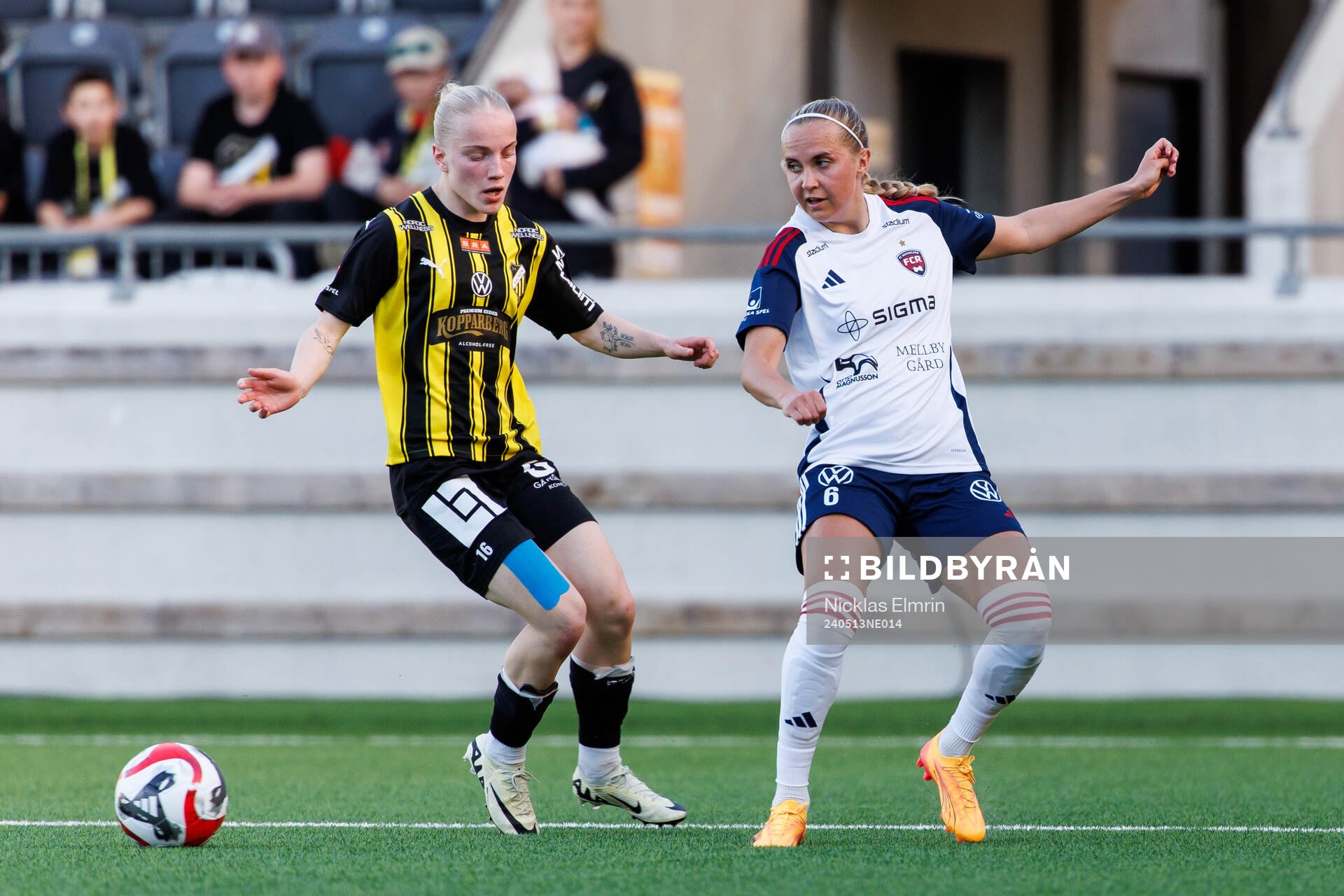 Häckens Anna Sandberg och FC Rosengårds Ria Noora Minerva
