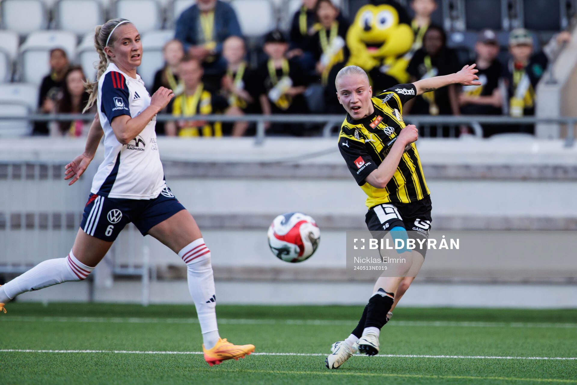 FC Rosengårds Ria Noora Minerva Öling och Häckens Anna