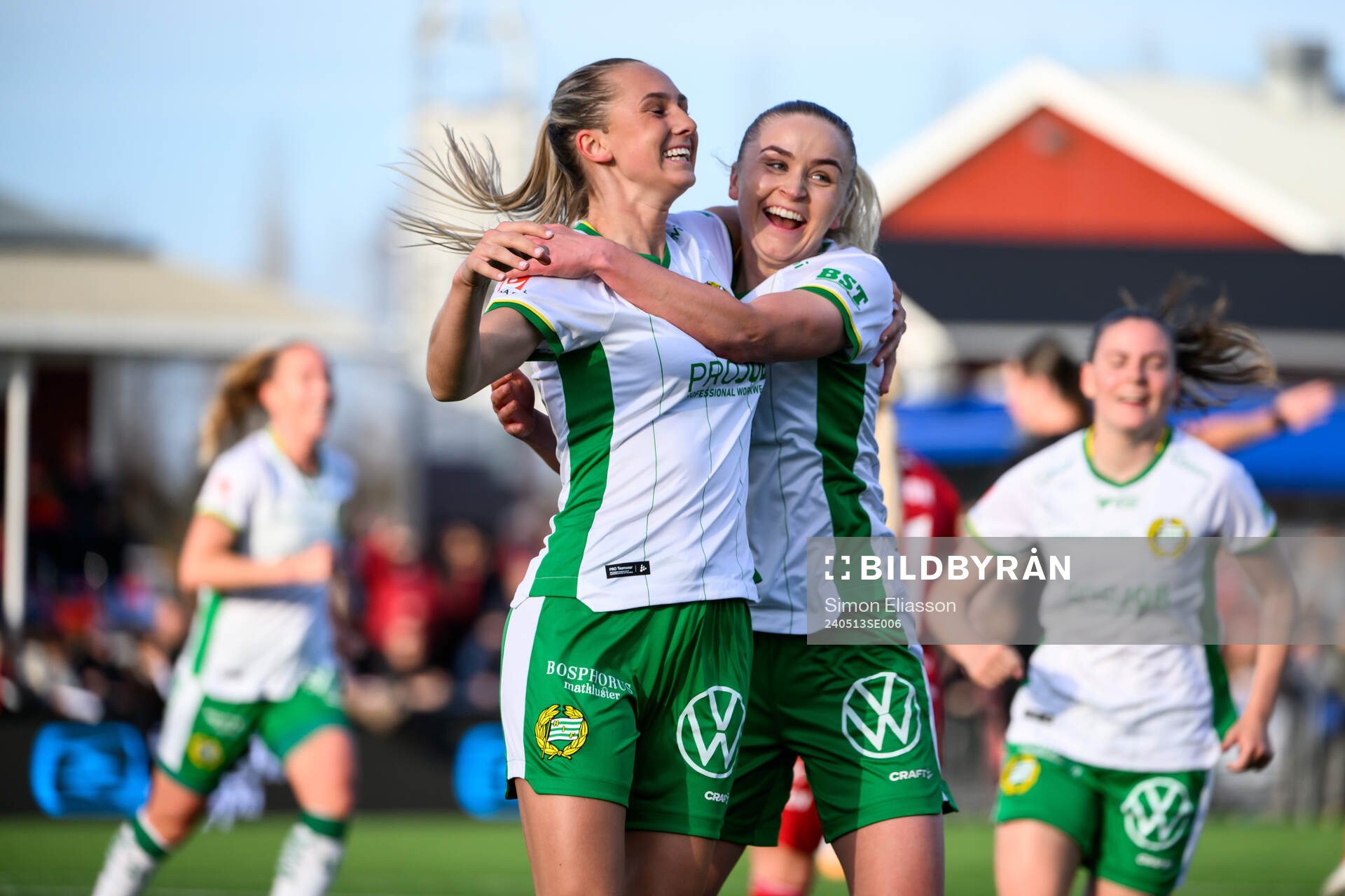 Hammarbys Ellen Wangerheim och Anna Jøsendal jublar