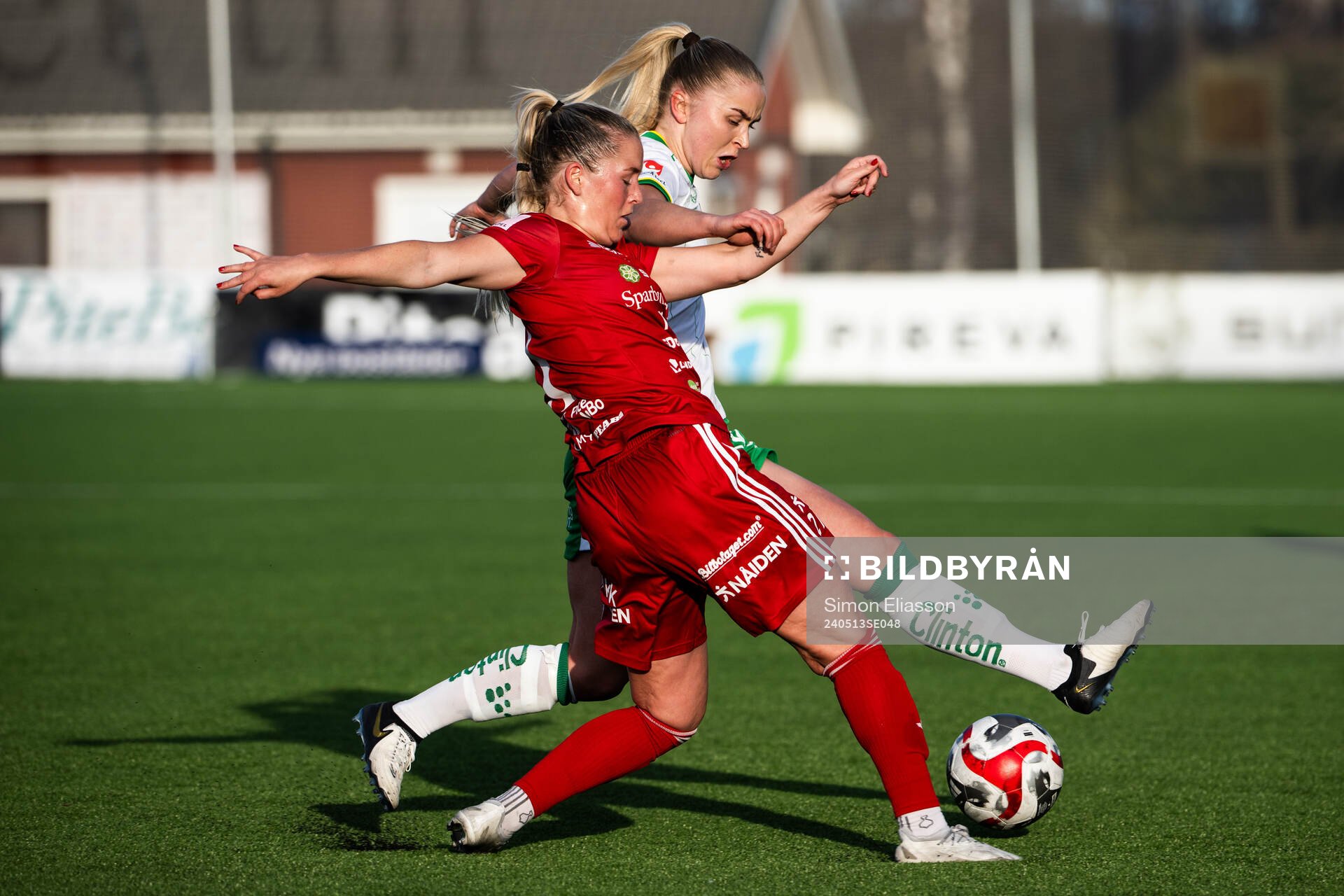 Piteås Ronja Aronsson  och Hammarbys Anna Jøsendal