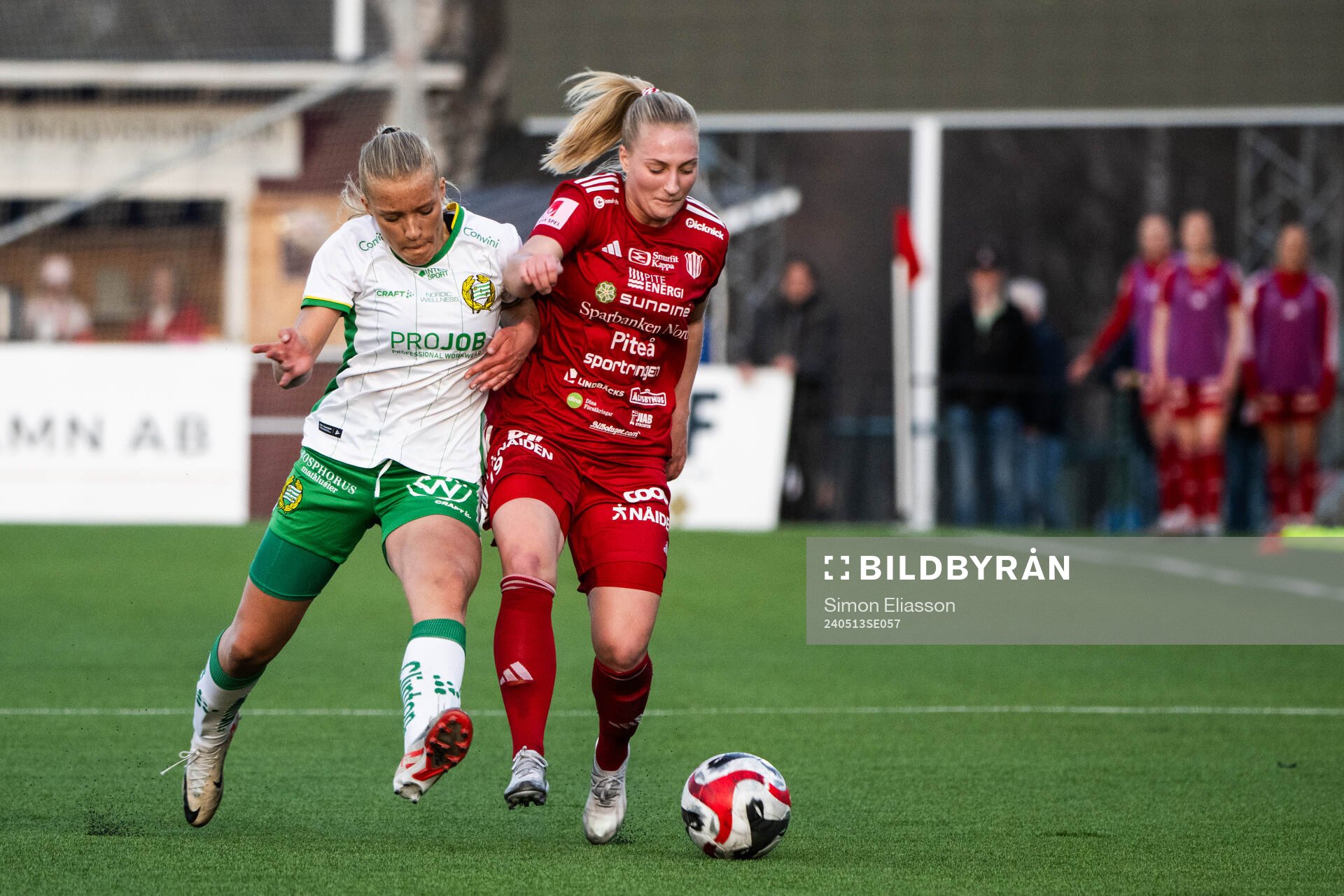 Hammarbys Smilla Holmberg och Piteås Emma Viklund