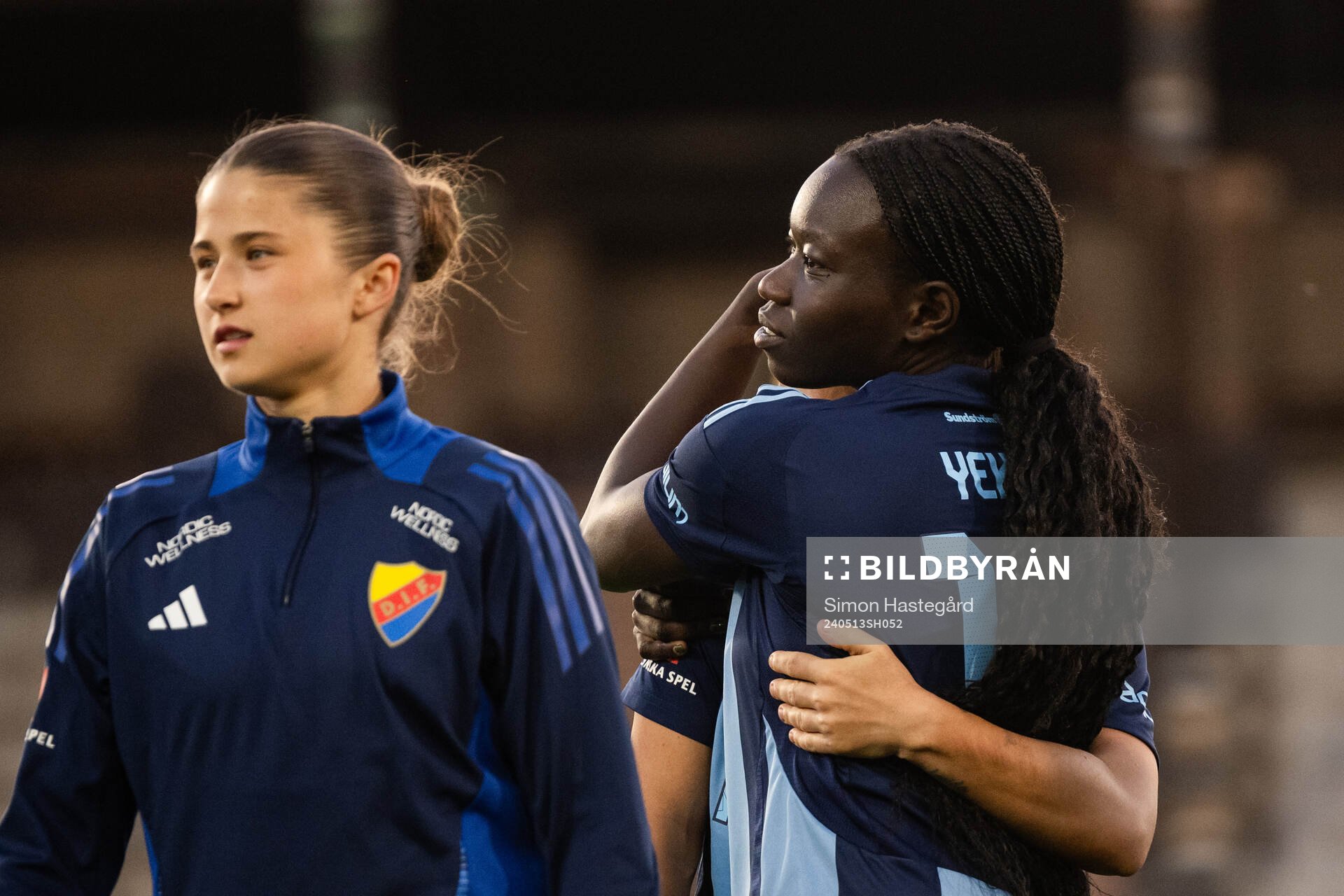 Djurgårdens Alexsandra Lobanova och Sura Yekka  jublar