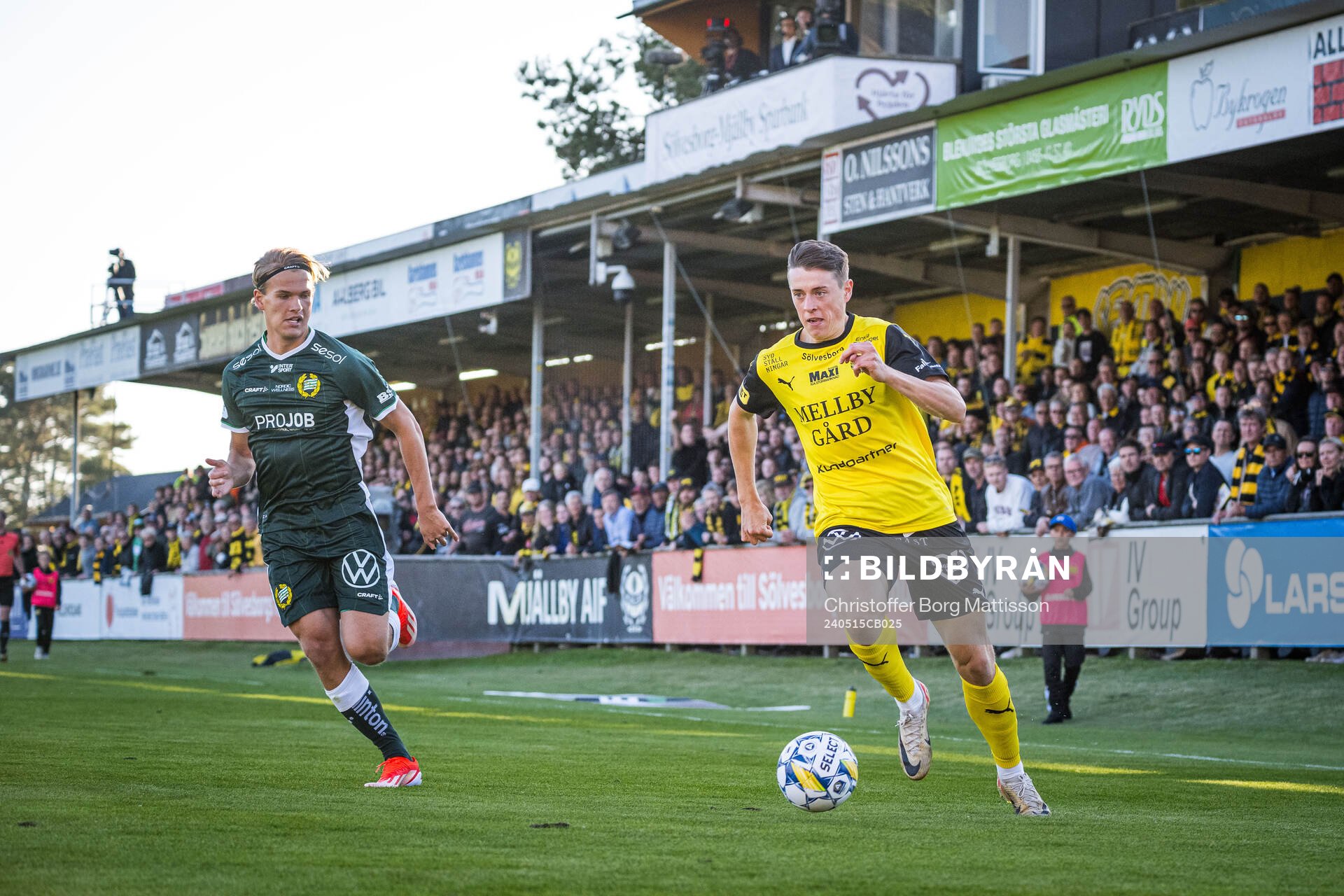 Hammarbys Markus Karlsson och Mjällbys Elliot Stroud