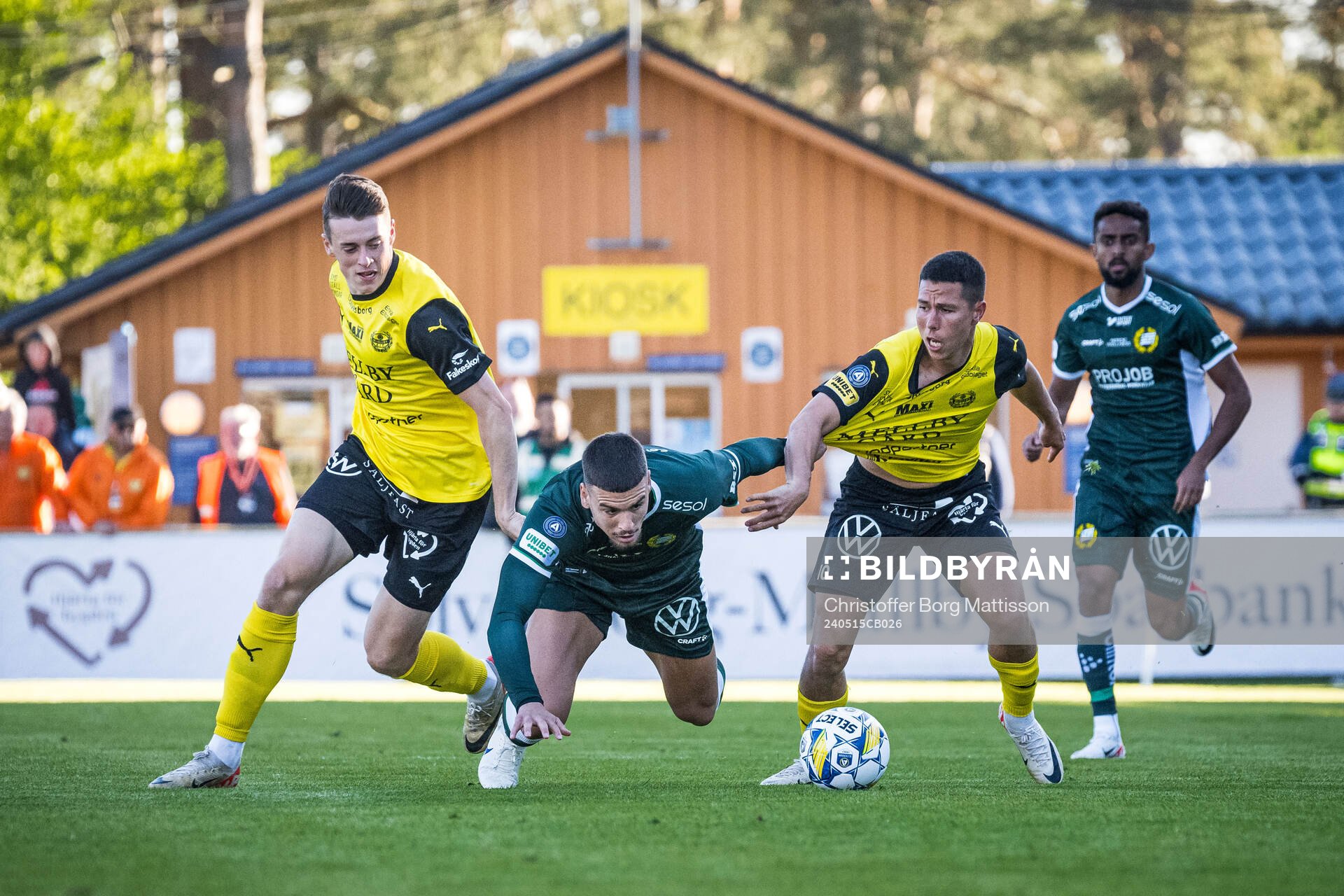 Mjällbys Elliot Stroud och Hammarbys Edvin Kurtulus och