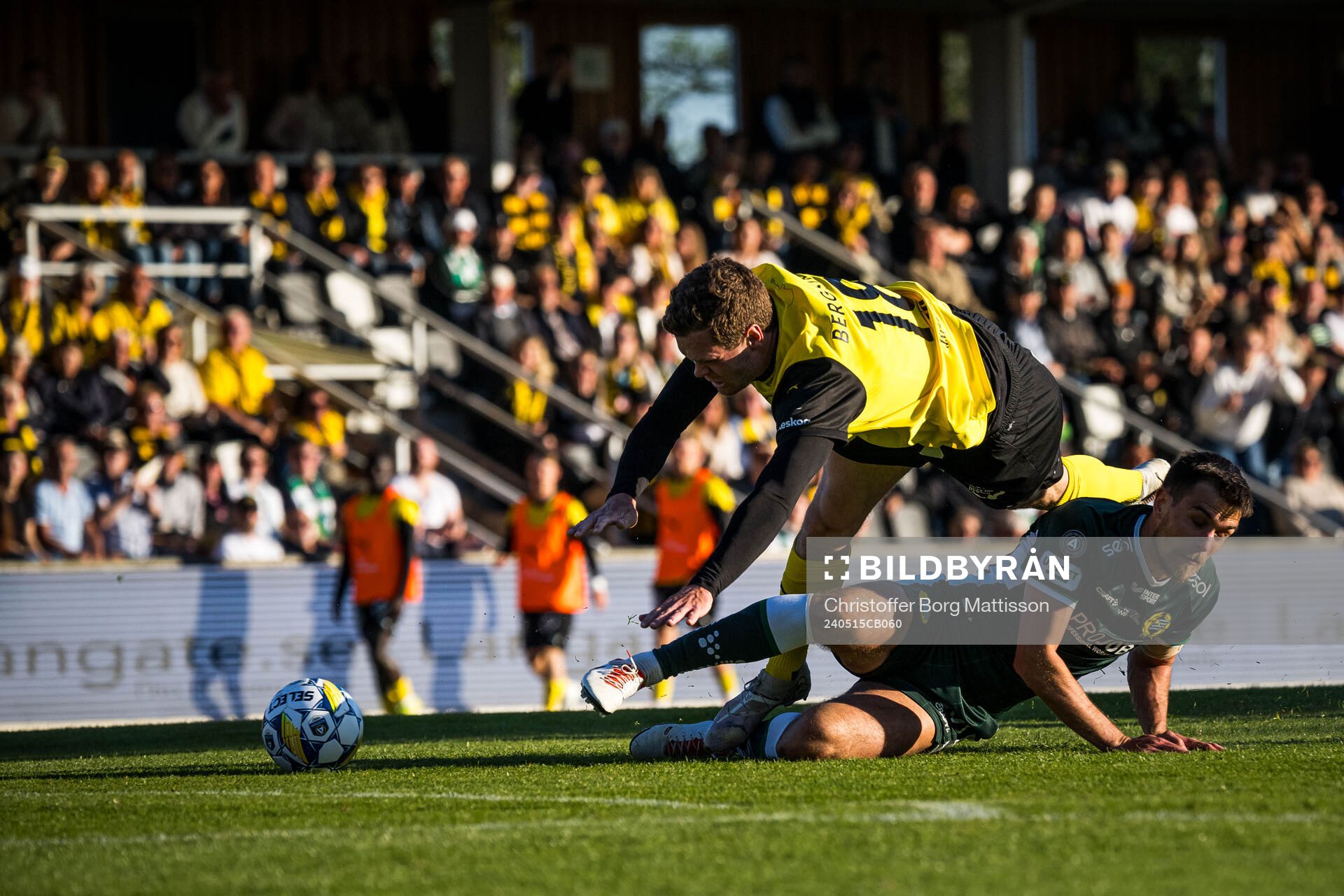 Hammarbys Pavle Vagic och Mjällbys Jacob Bergström
