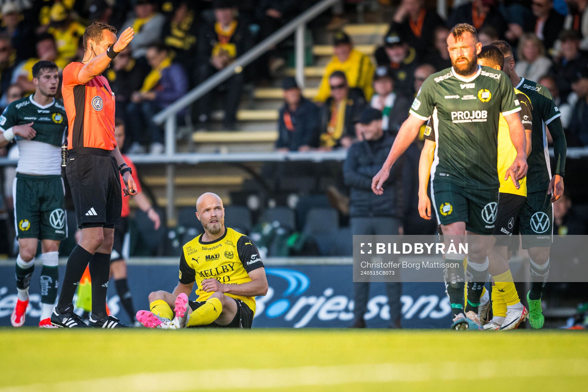 Mjällbys Viktor Gustafson och Hammarbys Mads Fenger Nielsen